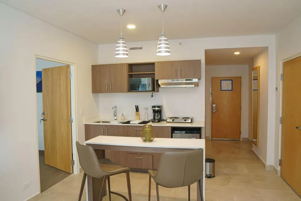 Kitchen or kitchenette in Holiday Inn Express Managua by IHG