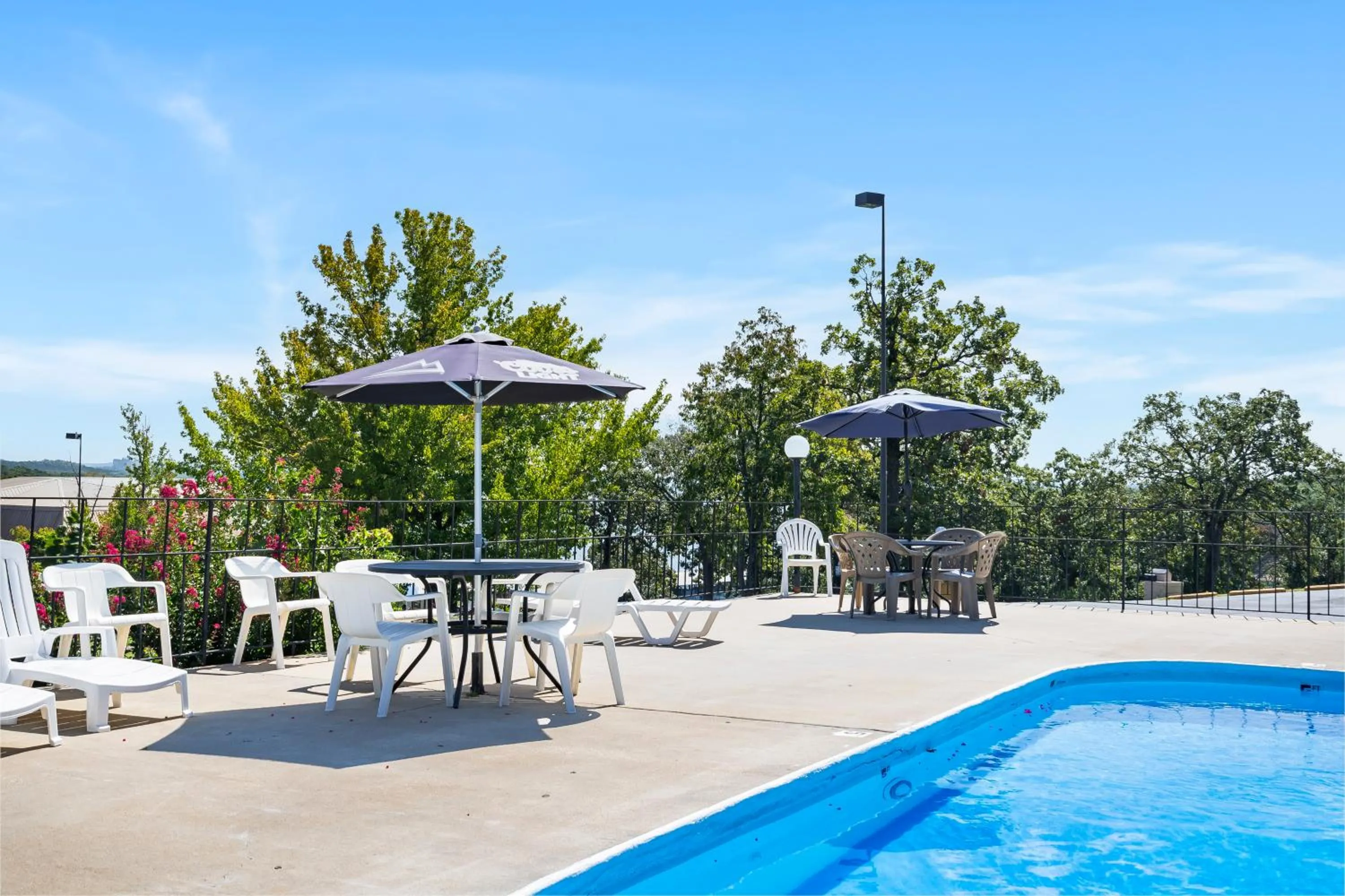 Swimming pool in Rock Lane Resort & Marina