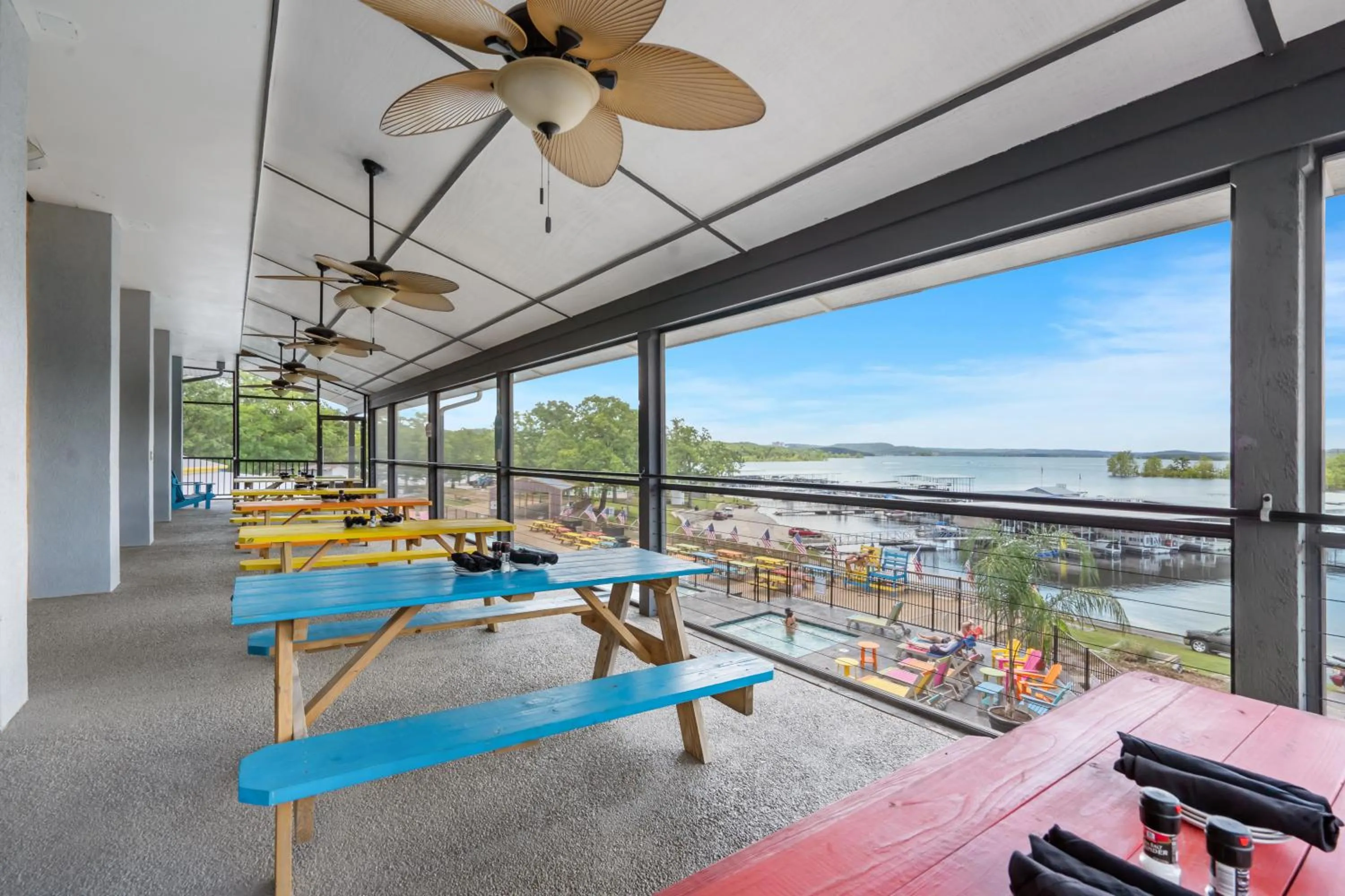 Restaurant/places to eat in Rock Lane Resort & Marina