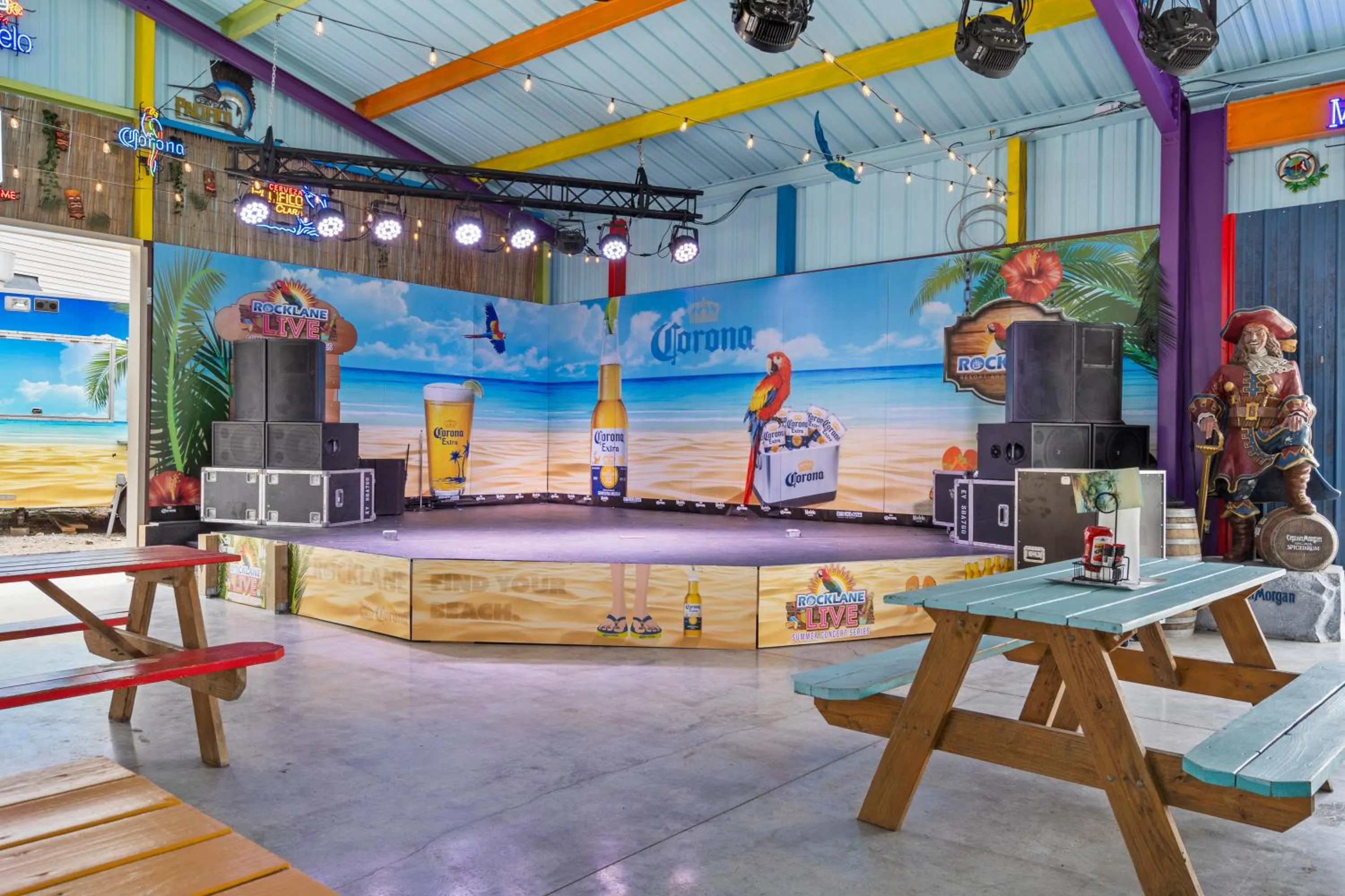 Lounge or bar in Rock Lane Resort & Marina