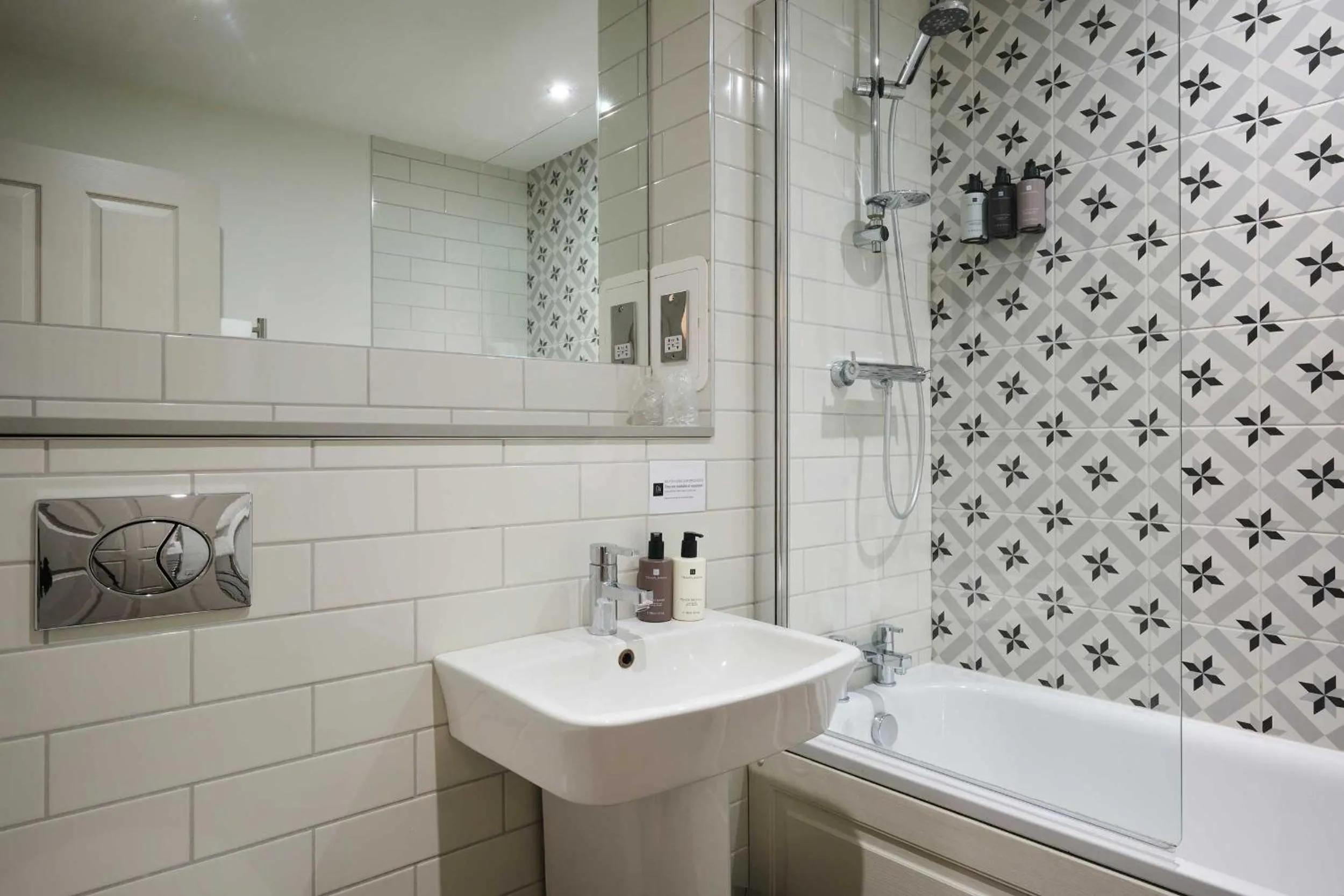 Shower in Stratton House Hotel & Spa