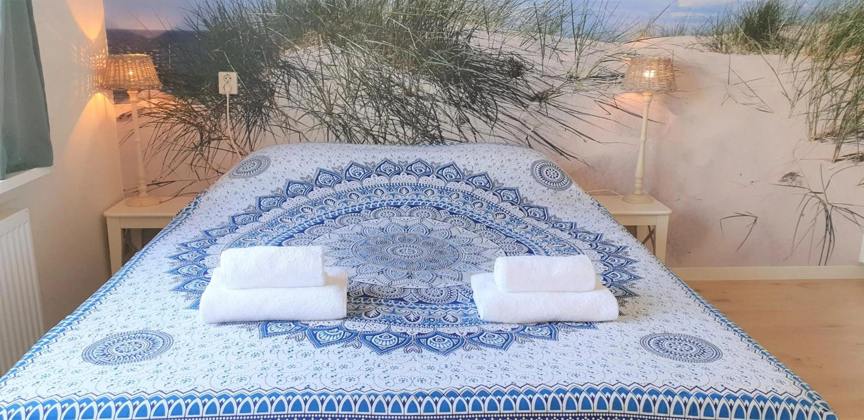 Bed in Pension Zandvoort aan Zee