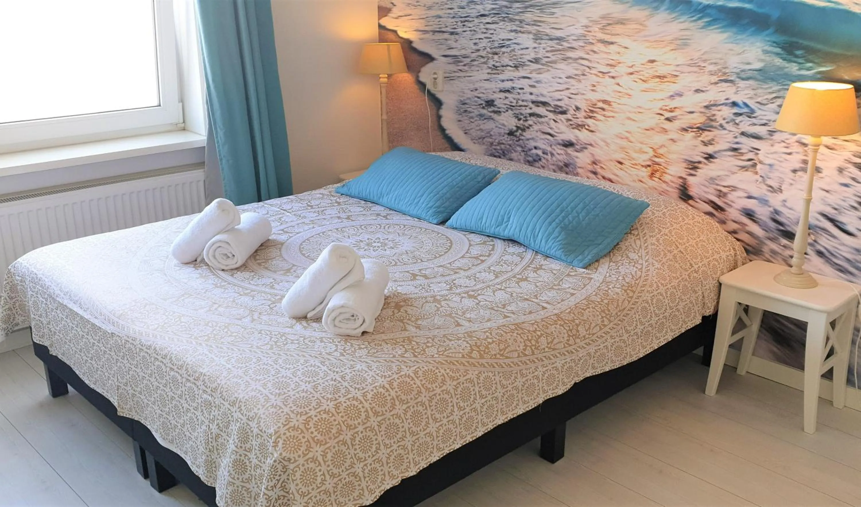 Bed in Pension Zandvoort aan Zee
