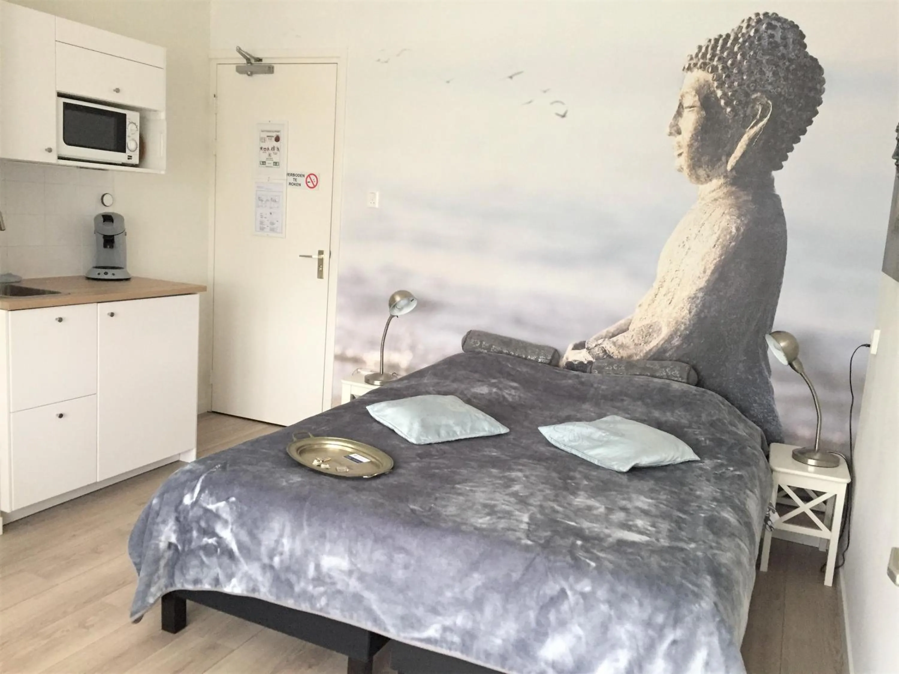 Bed in Pension Zandvoort aan Zee