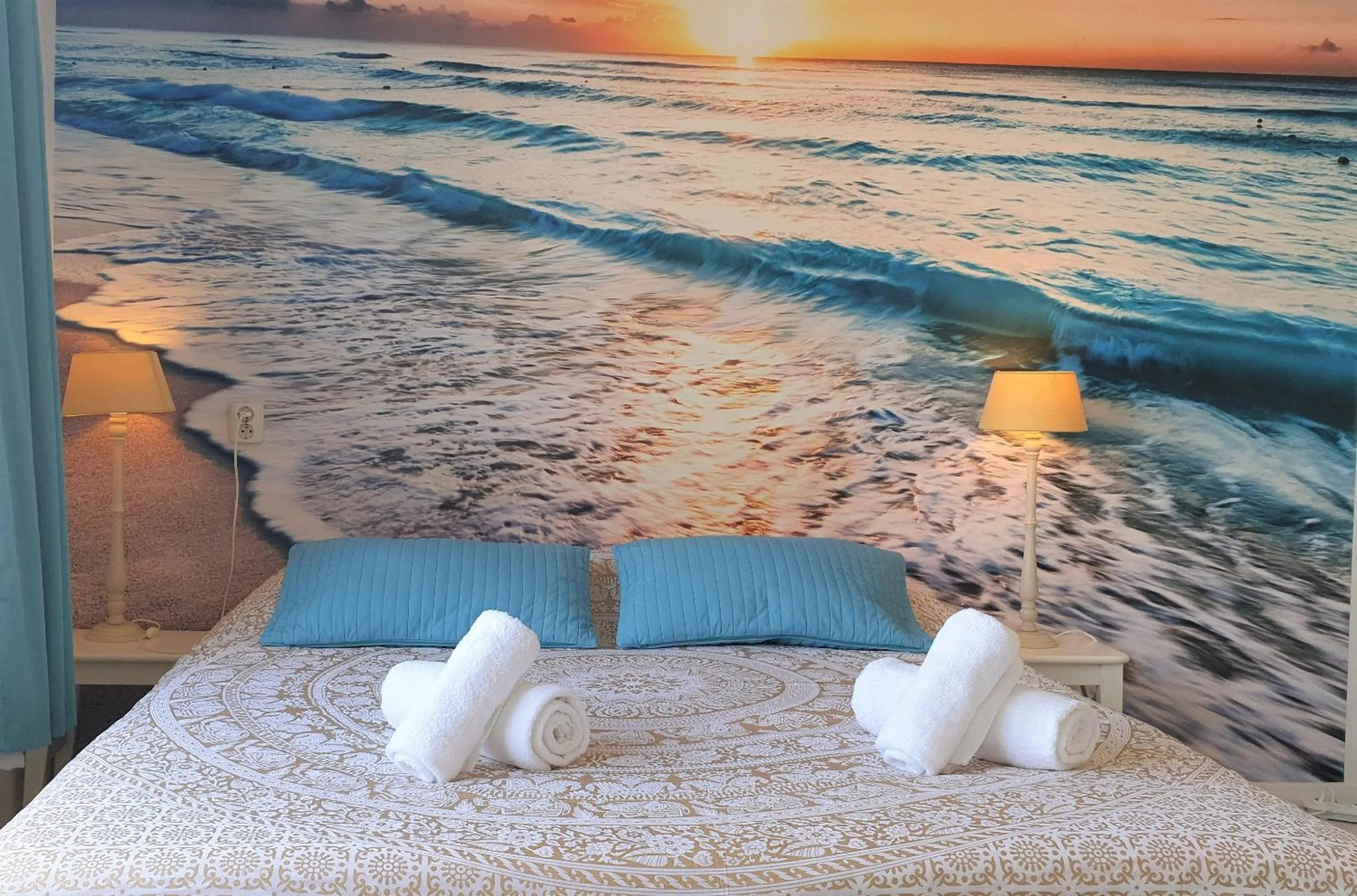 Bed in Pension Zandvoort aan Zee