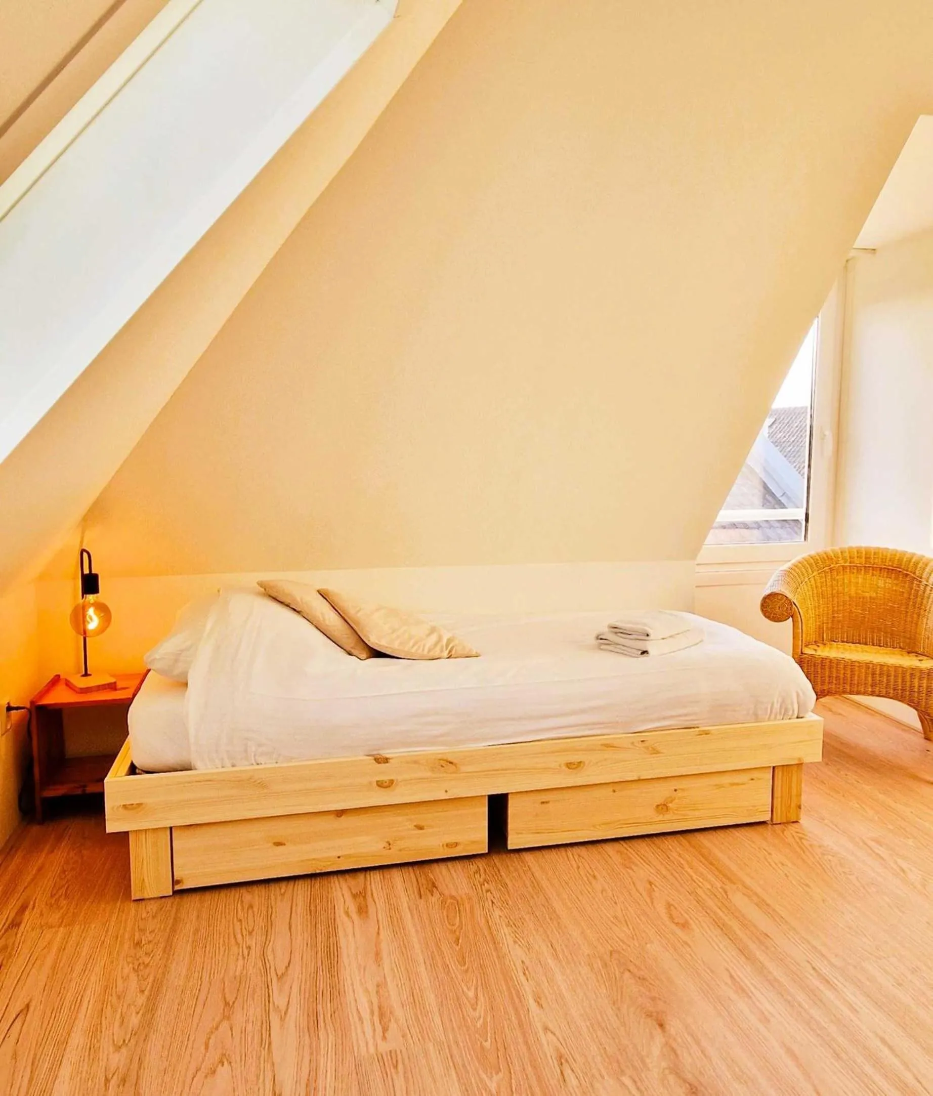 Bed in Pension Zandvoort aan Zee
