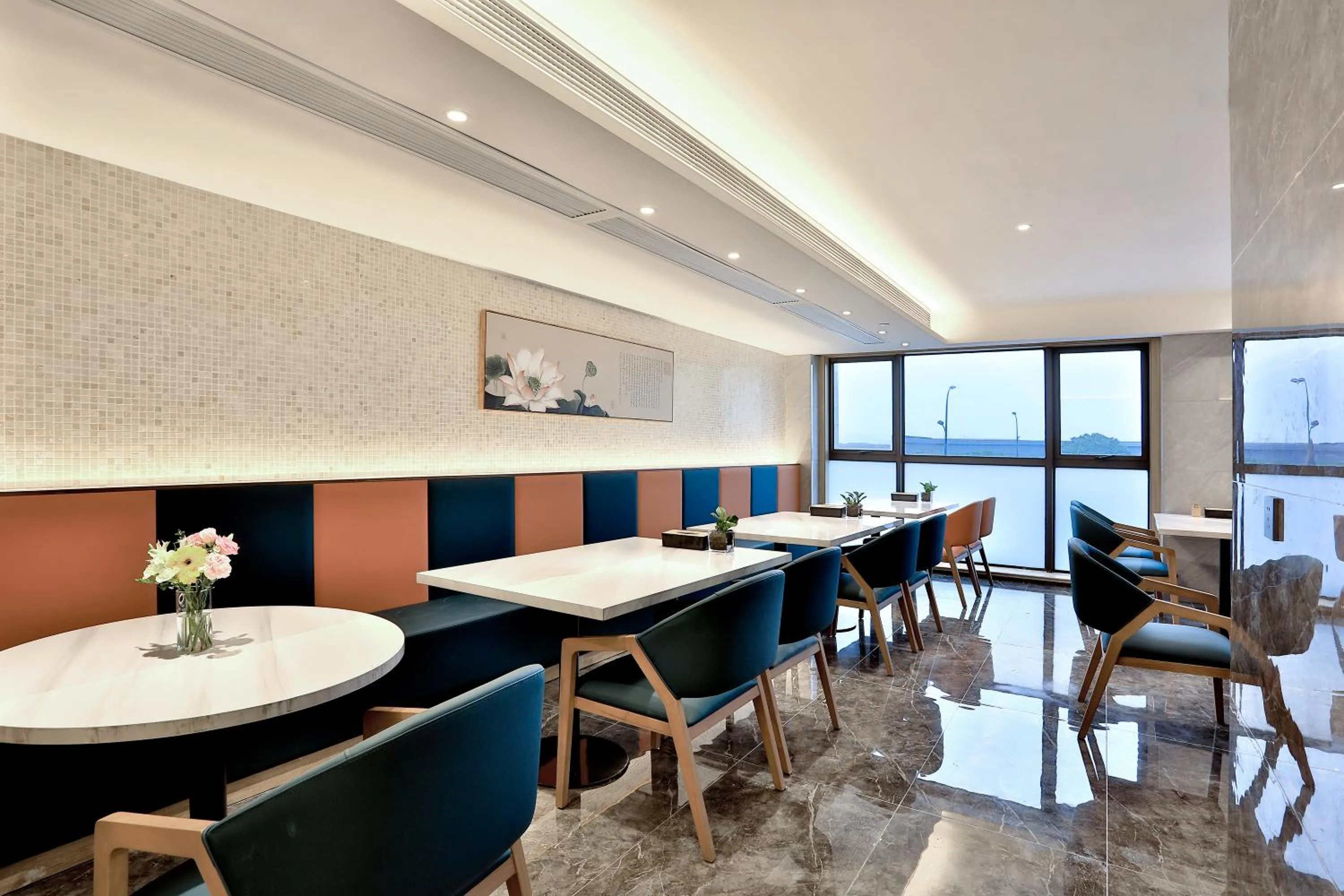 Dining area in Zhoushan Maison New Century Hotel