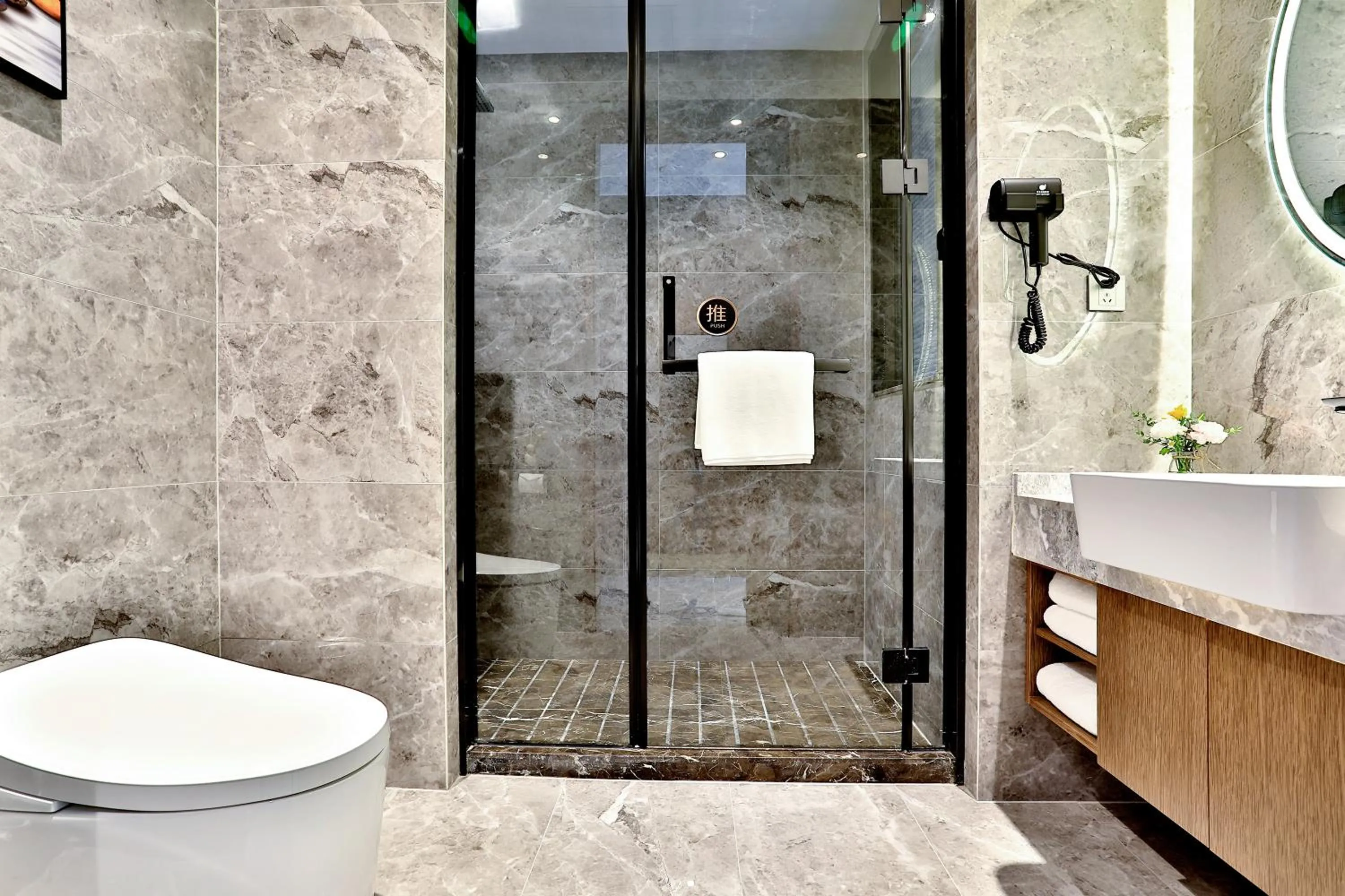 Shower in Zhoushan Maison New Century Hotel