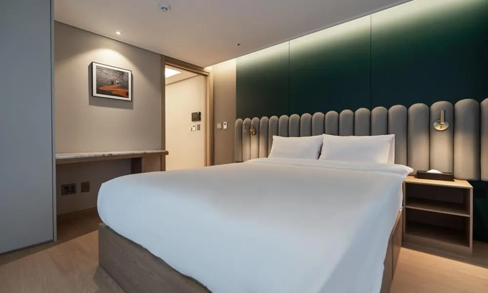 Photo of the whole room, Bed in D OV Haeundae Hotel