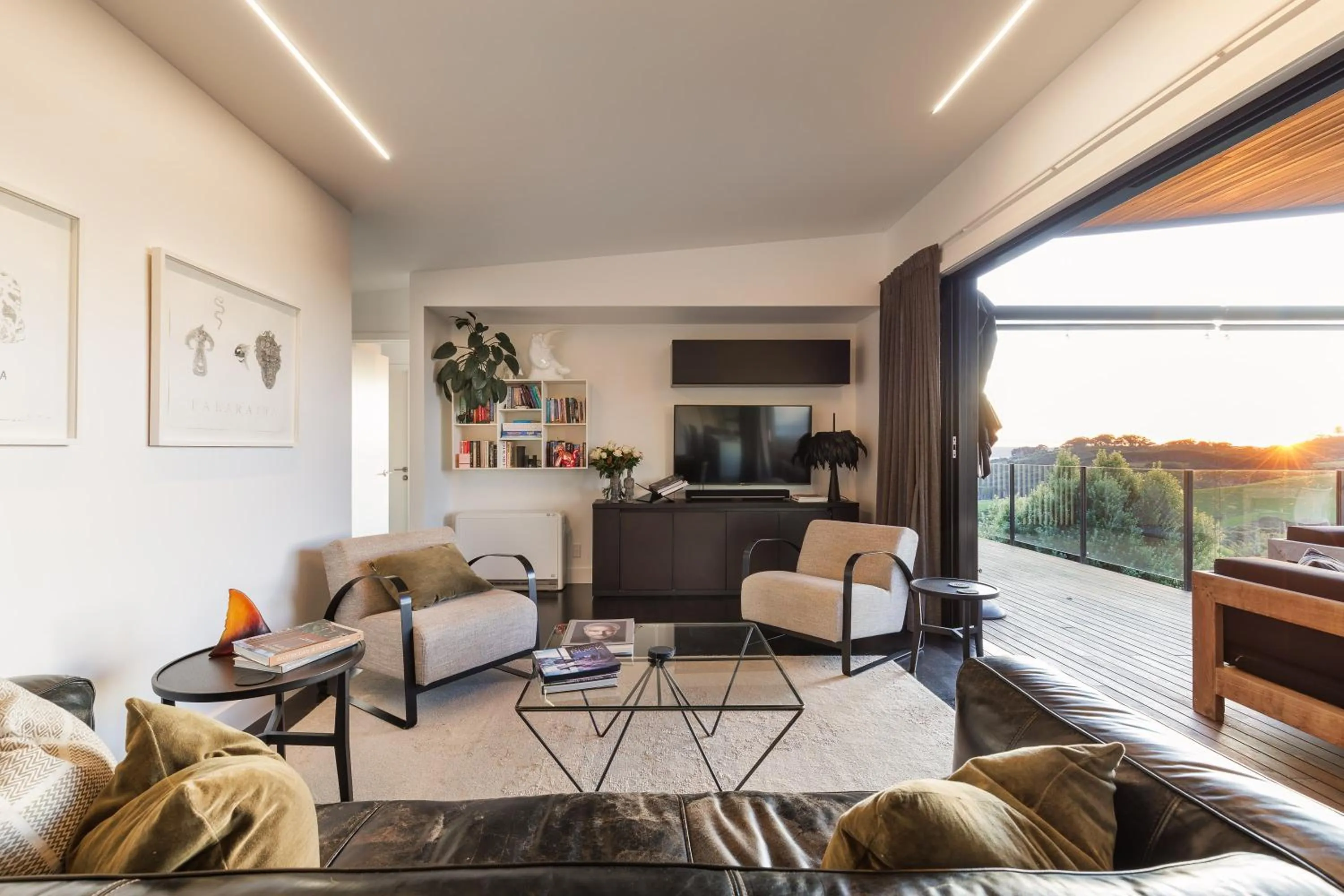 Communal lounge/ TV room in Cable Bay Views