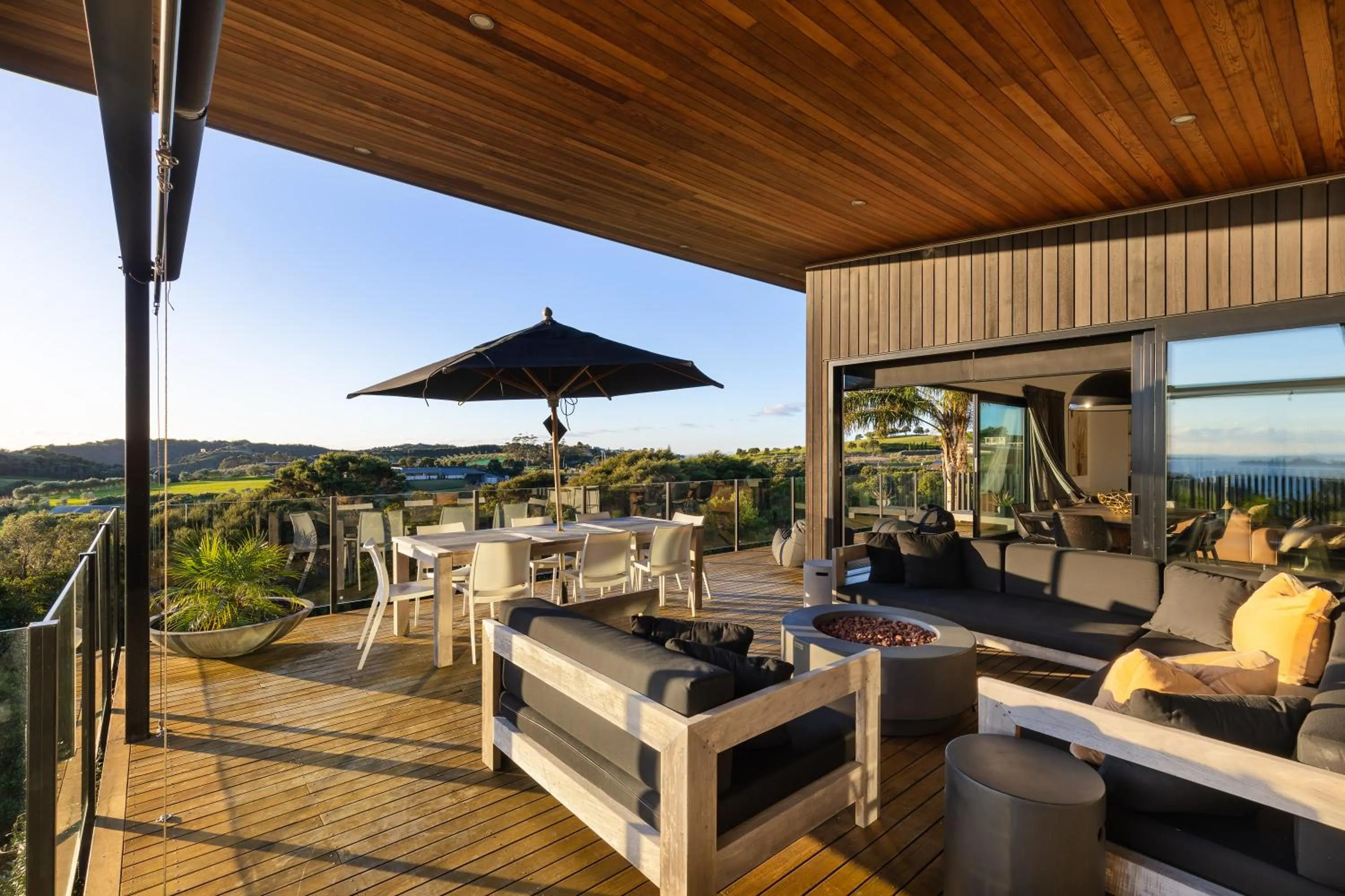 Day in Cable Bay Views