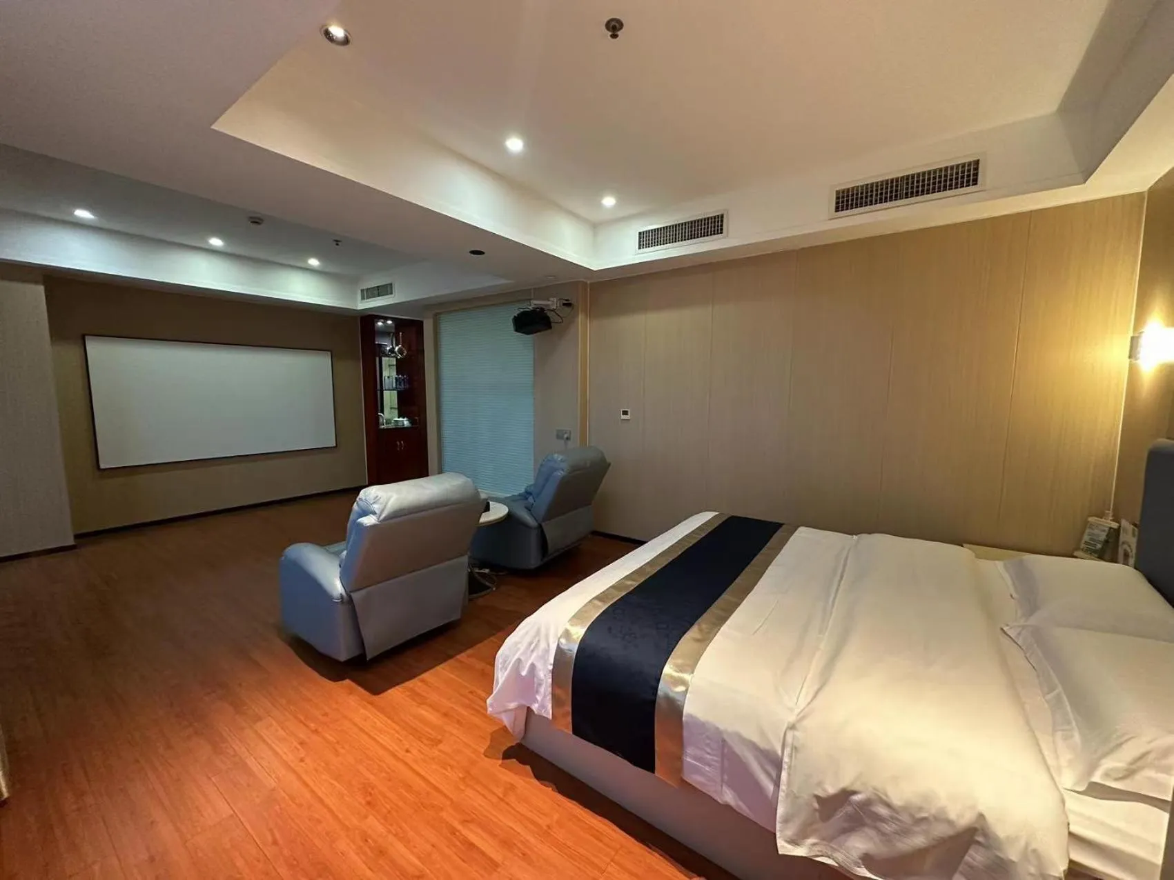 Green Island Holiday Hotel