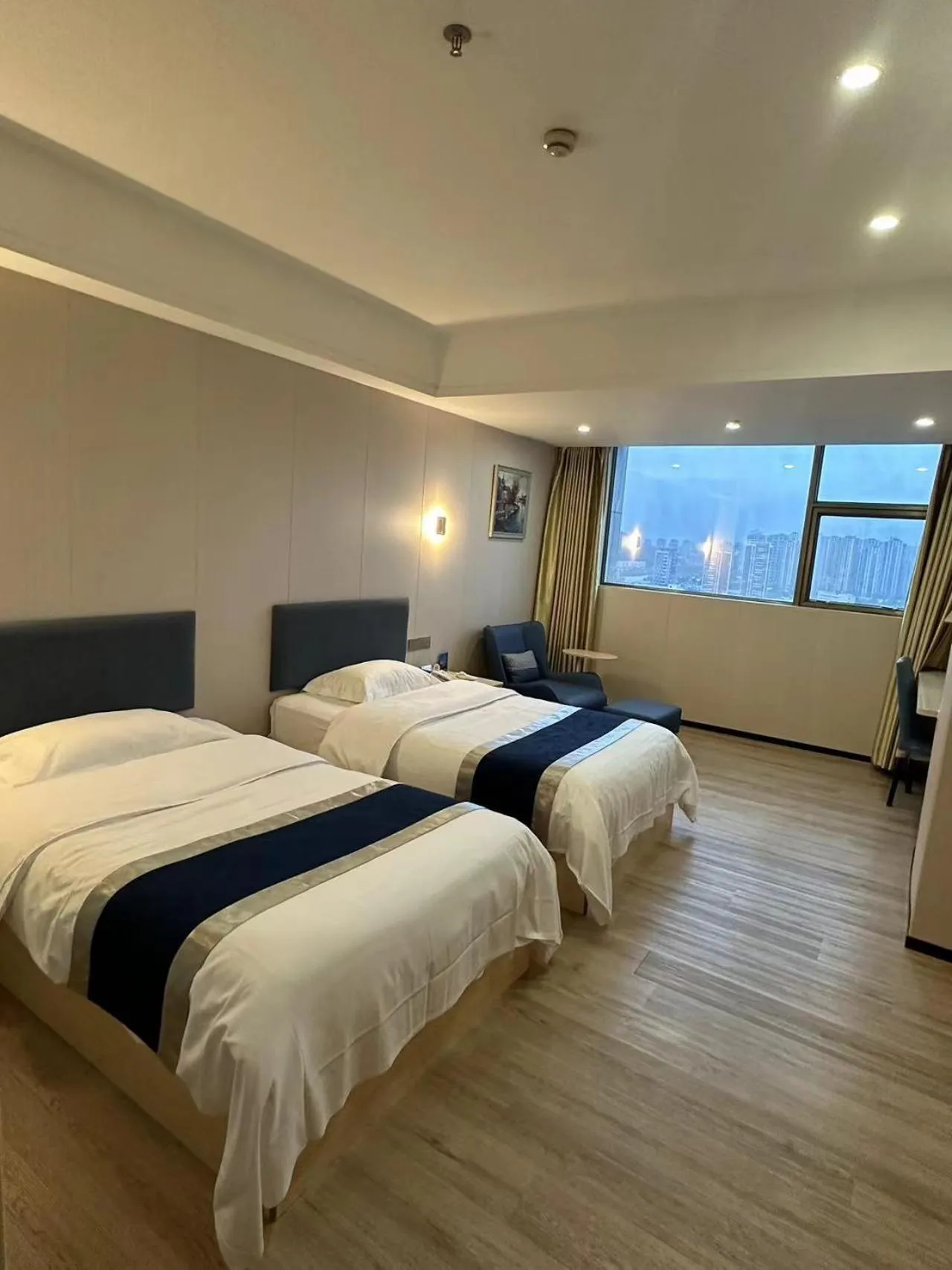 Green Island Holiday Hotel