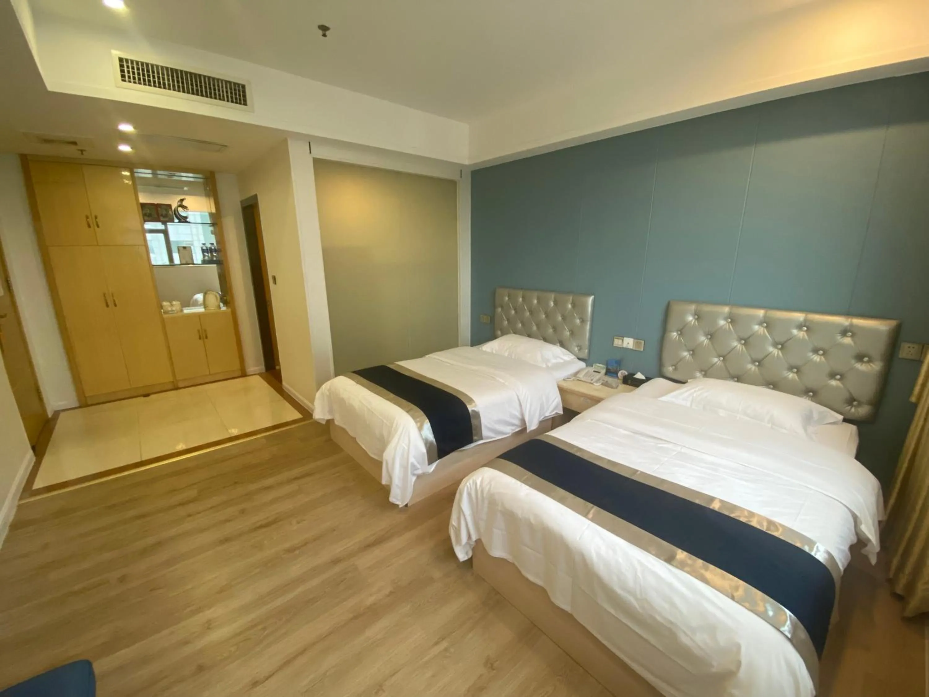 Green Island Holiday Hotel