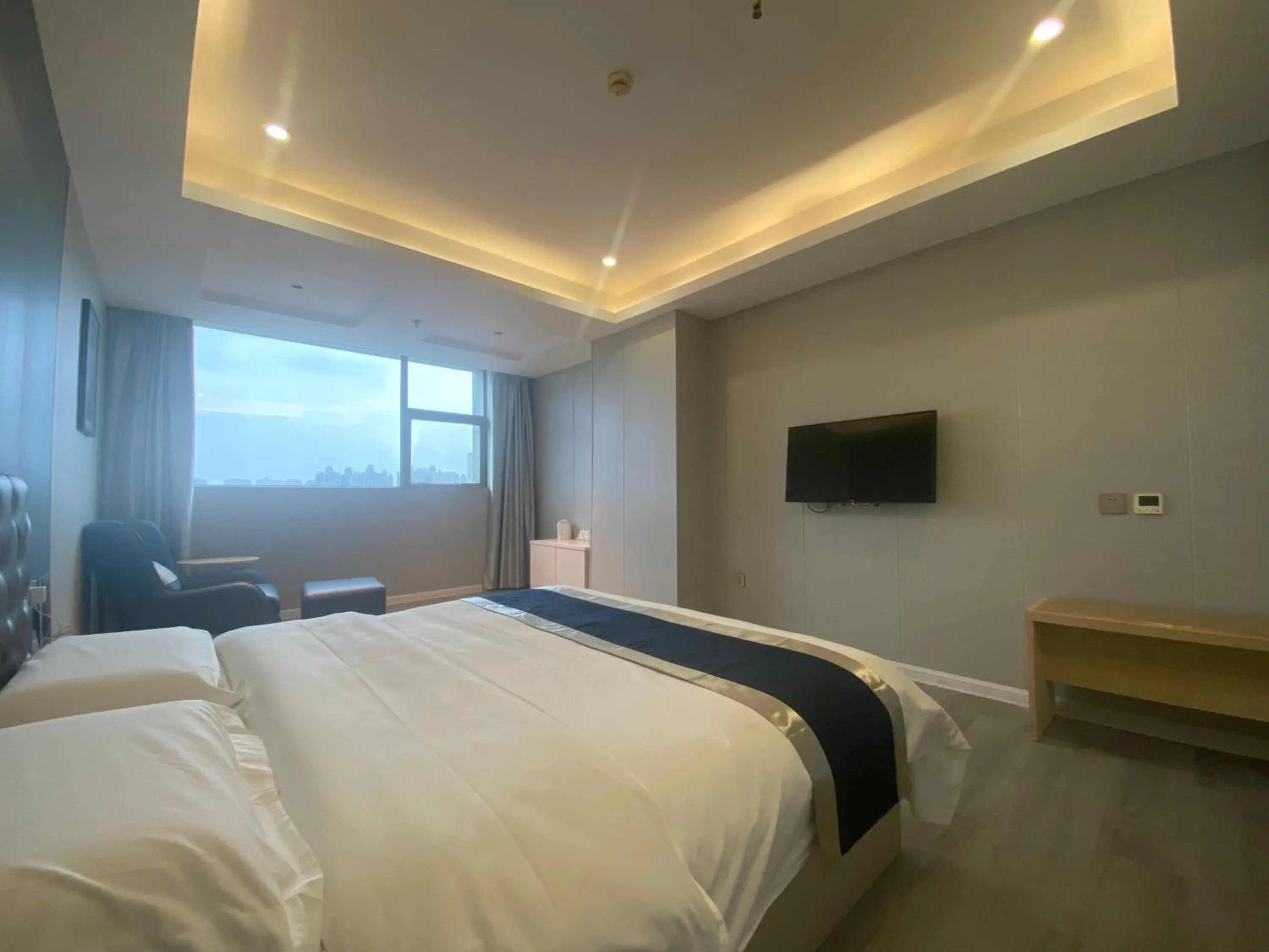 Green Island Holiday Hotel