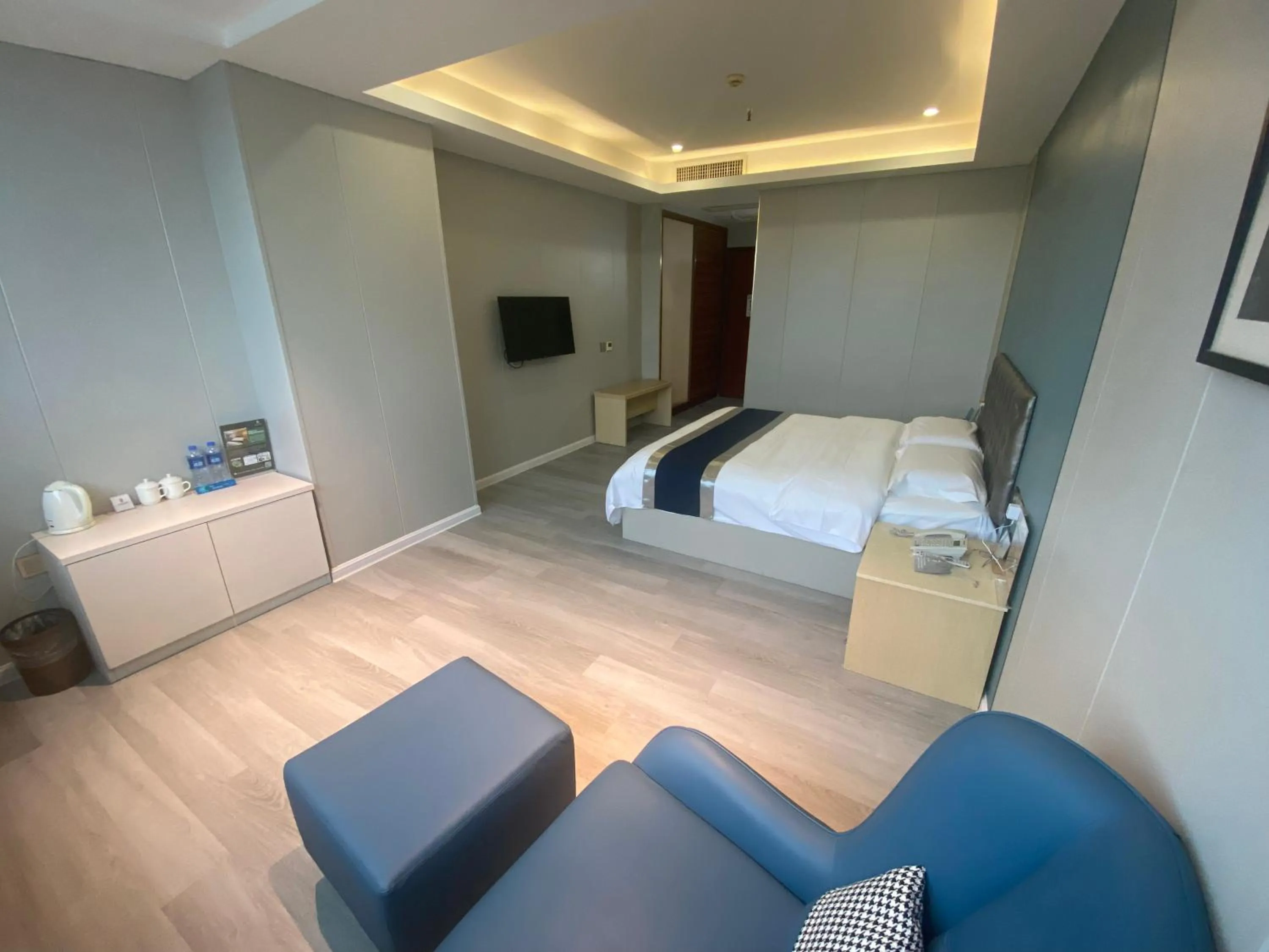 Green Island Holiday Hotel