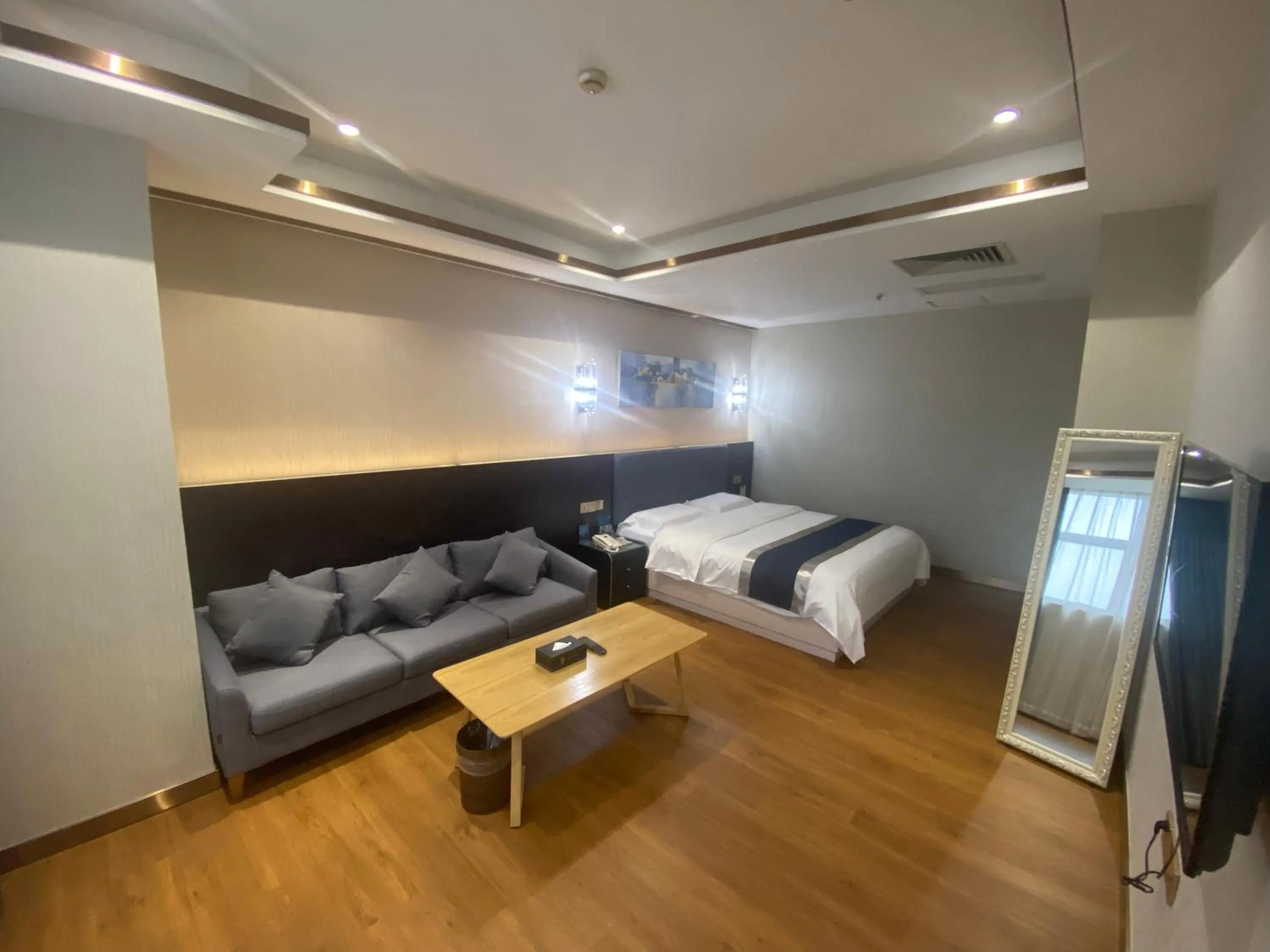 Green Island Holiday Hotel