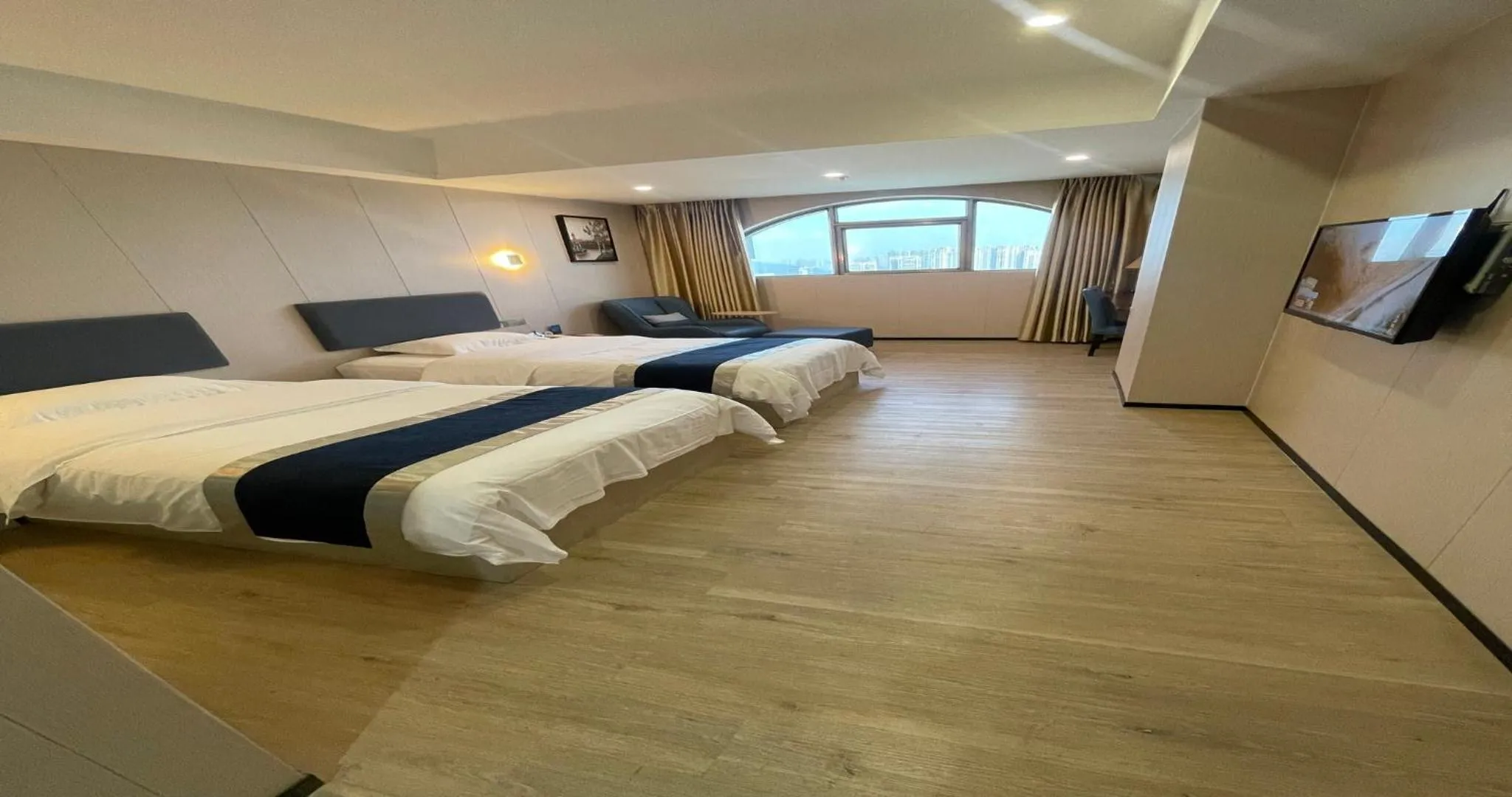 Green Island Holiday Hotel