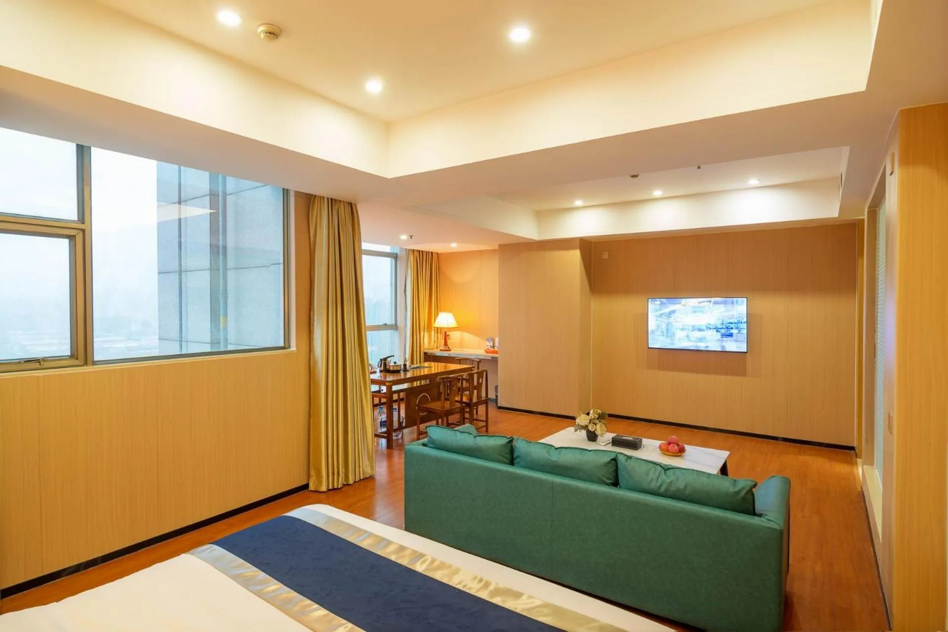 Green Island Holiday Hotel