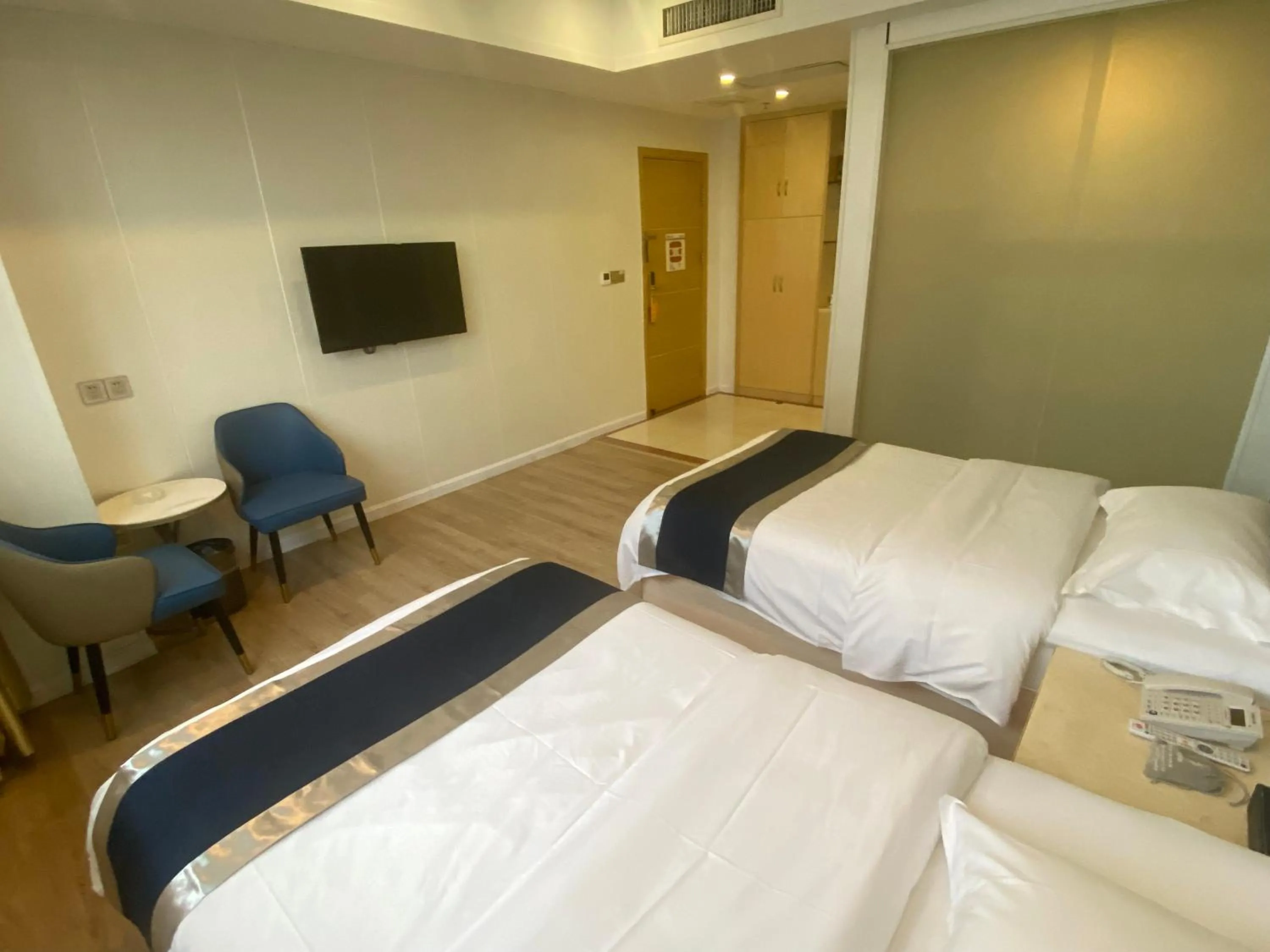 Green Island Holiday Hotel