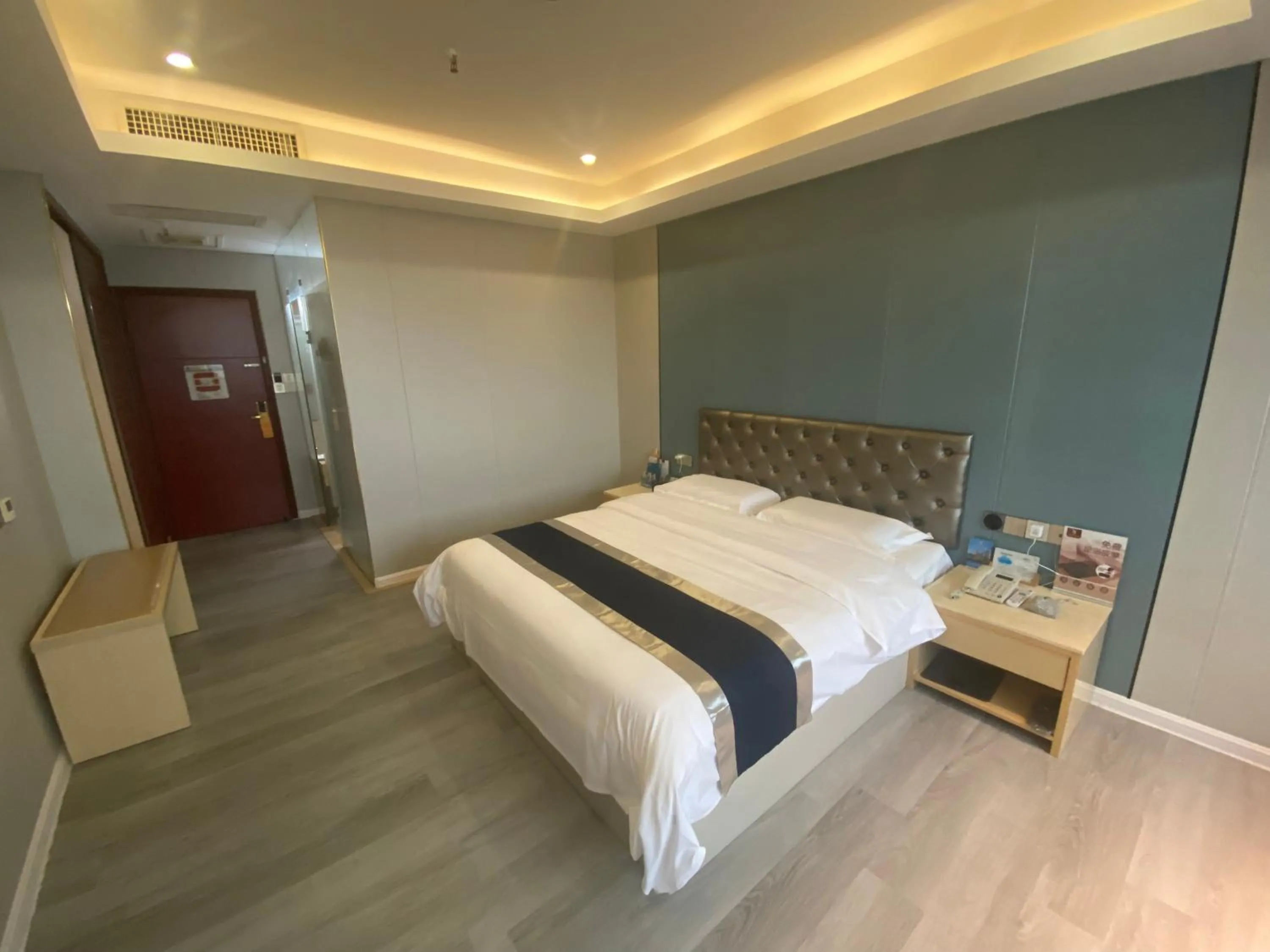 Green Island Holiday Hotel