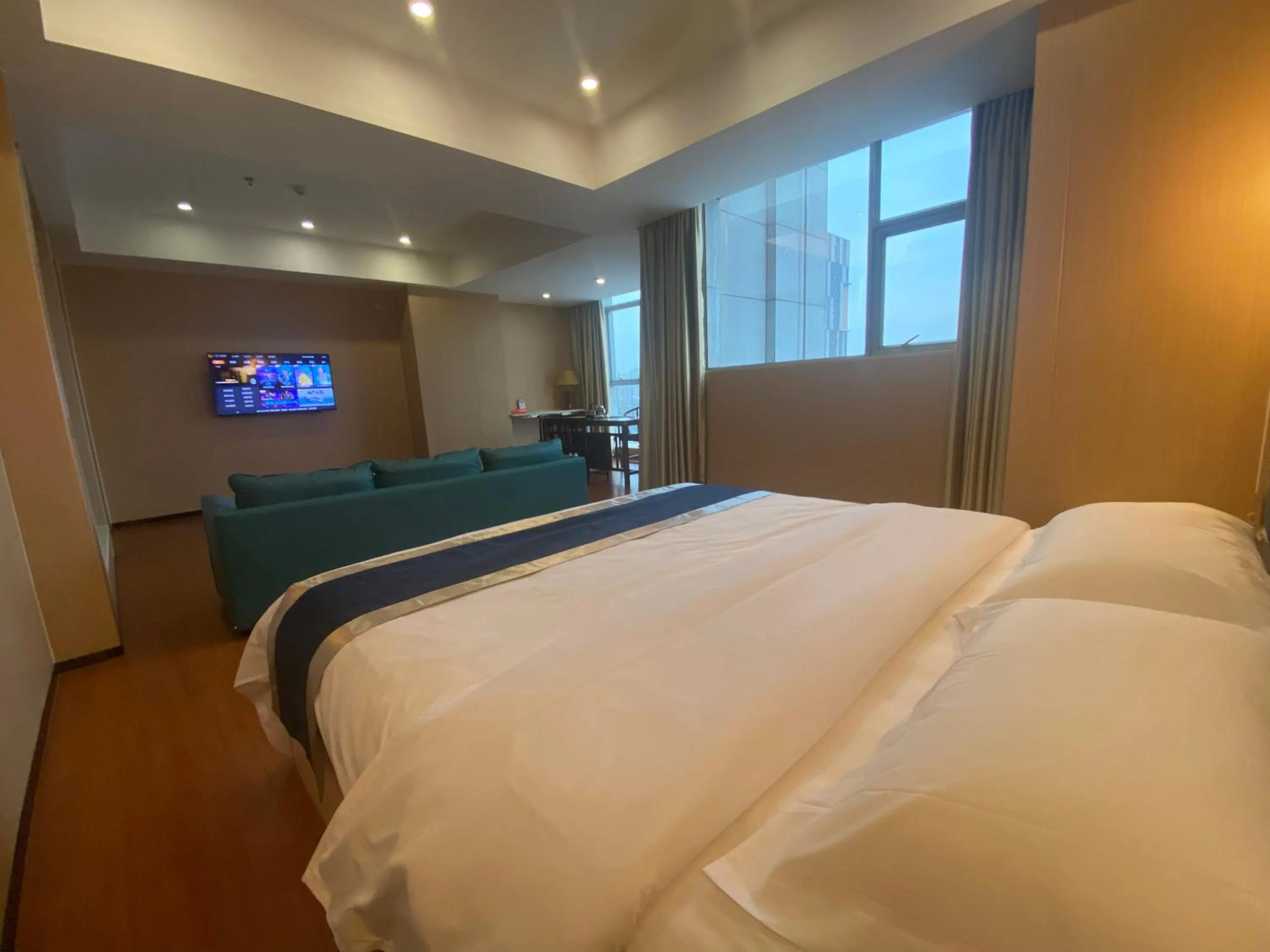 Green Island Holiday Hotel