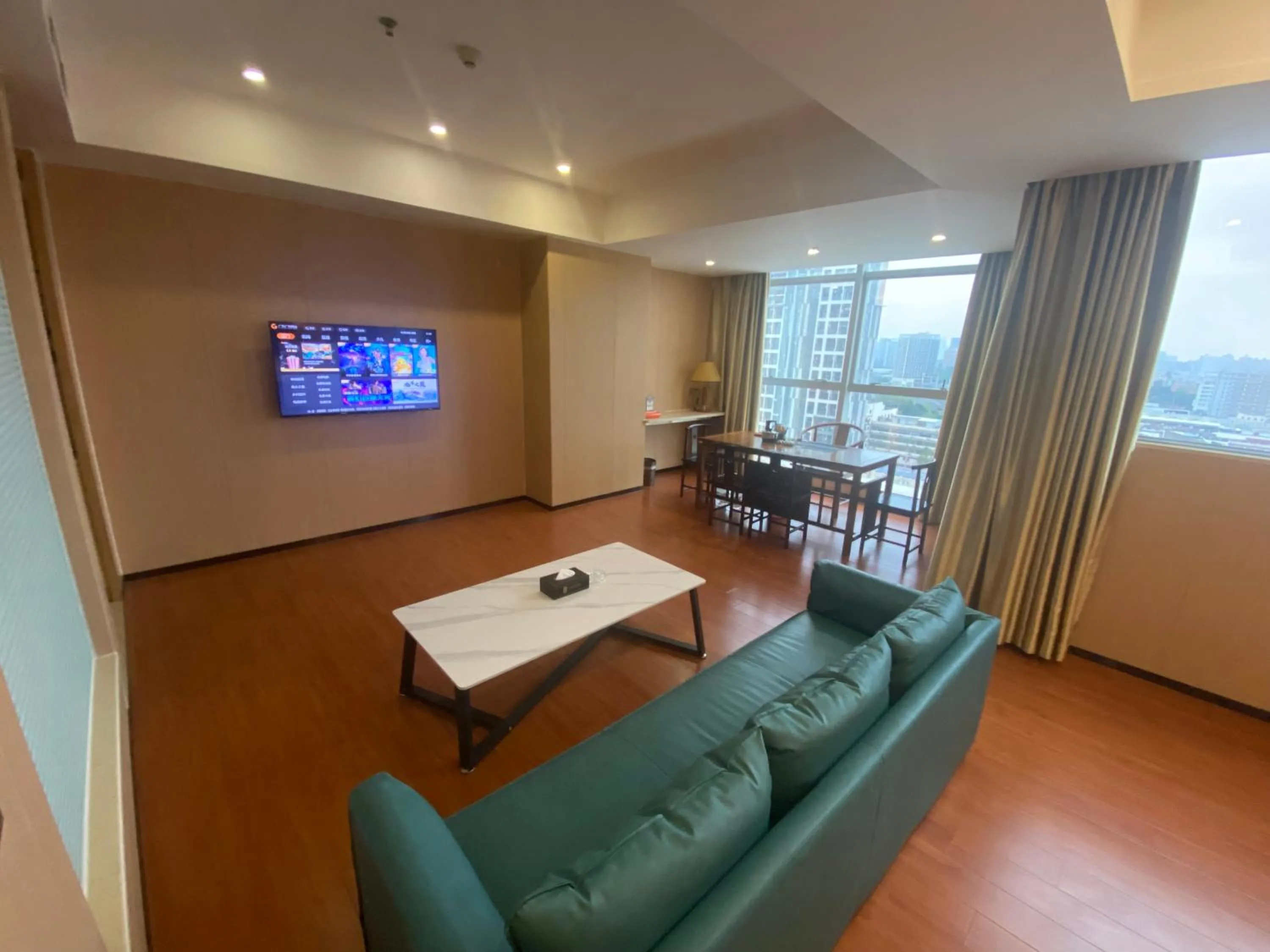 Green Island Holiday Hotel