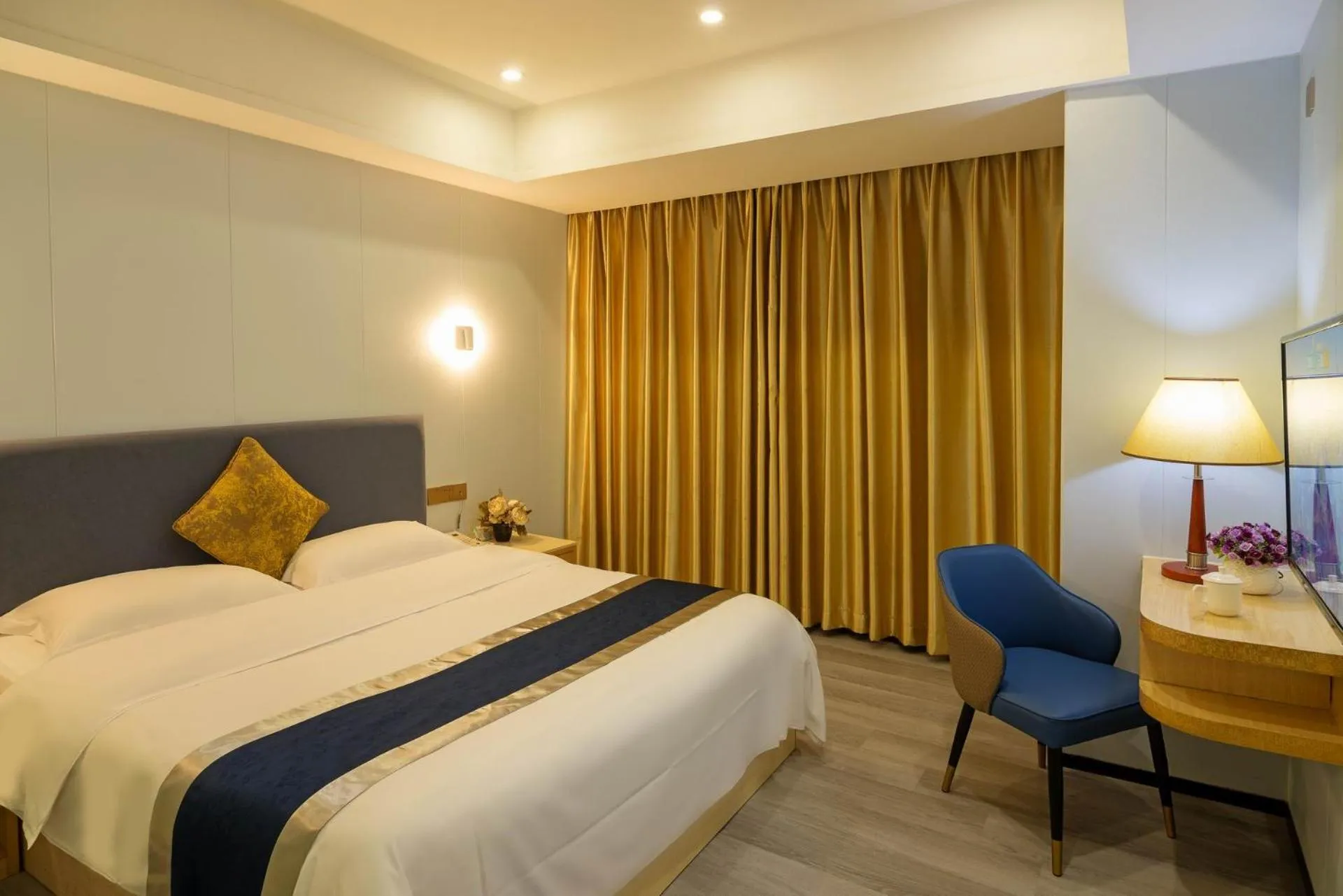 Green Island Holiday Hotel