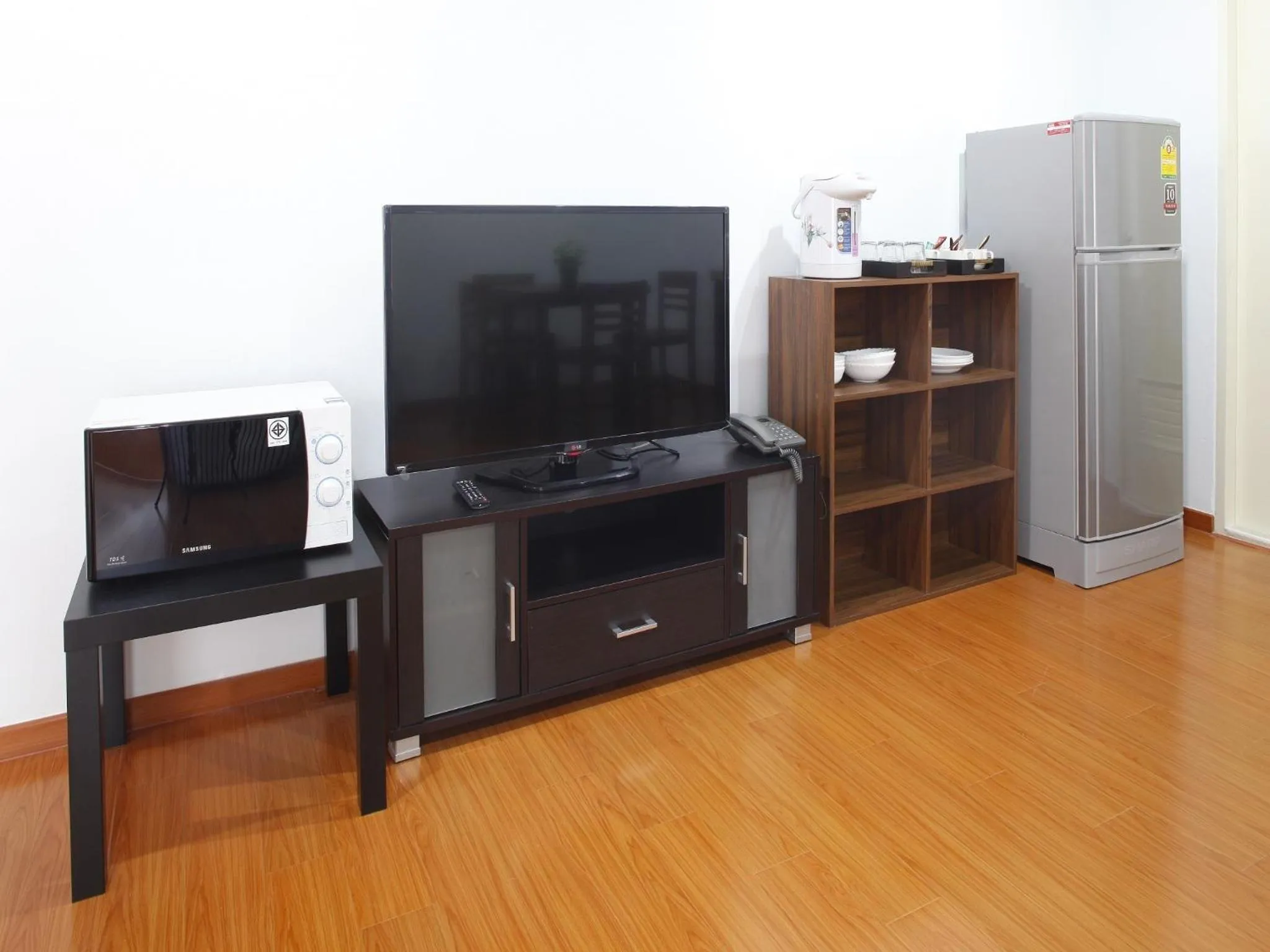 TV and multimedia in Double DD House at MRT Sutthisarn