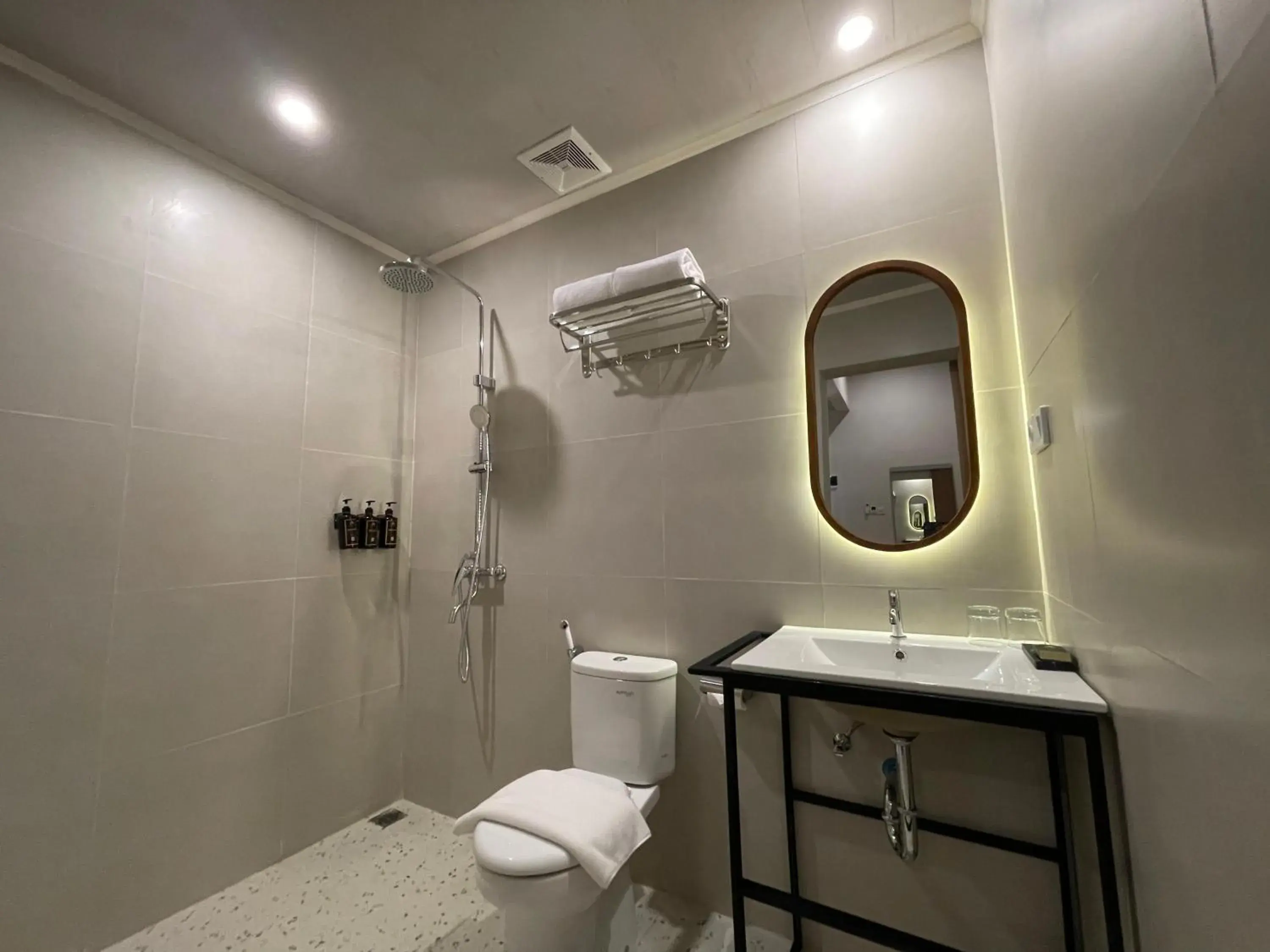 Bathroom in Azana Essence Sanggabuana Bogor Bathroom in Azana Essence Sanggabuana Bogor