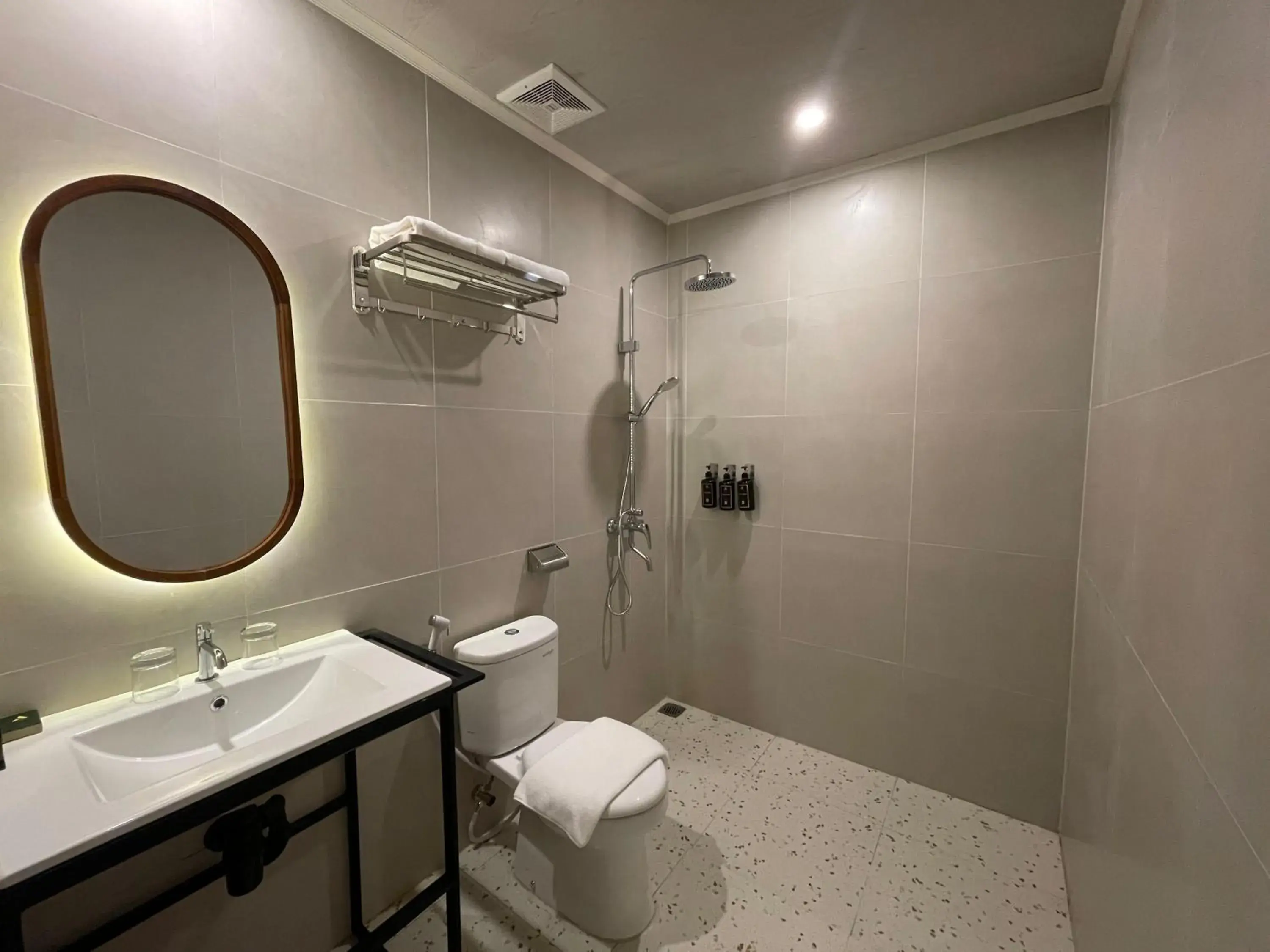 Bathroom in Azana Essence Sanggabuana Bogor Bathroom in Azana Essence Sanggabuana Bogor