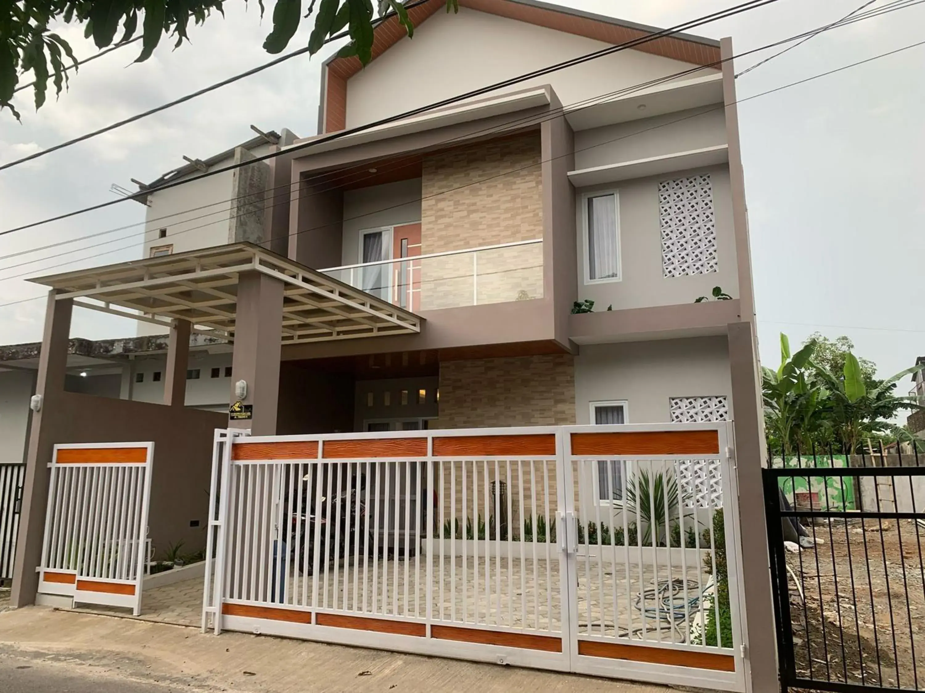 Property building in Sumarsi Homestay Mitra RedDoorz Property building in Sumarsi Homestay Mitra RedDoorz