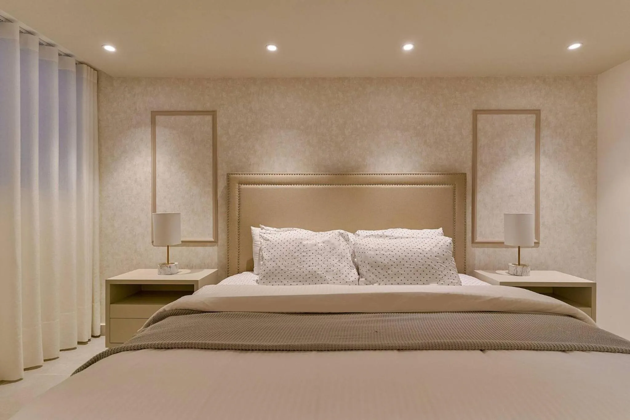 Toilet, Bed in Oasis Urbano Family 2br Pool Gym Lm22-8B