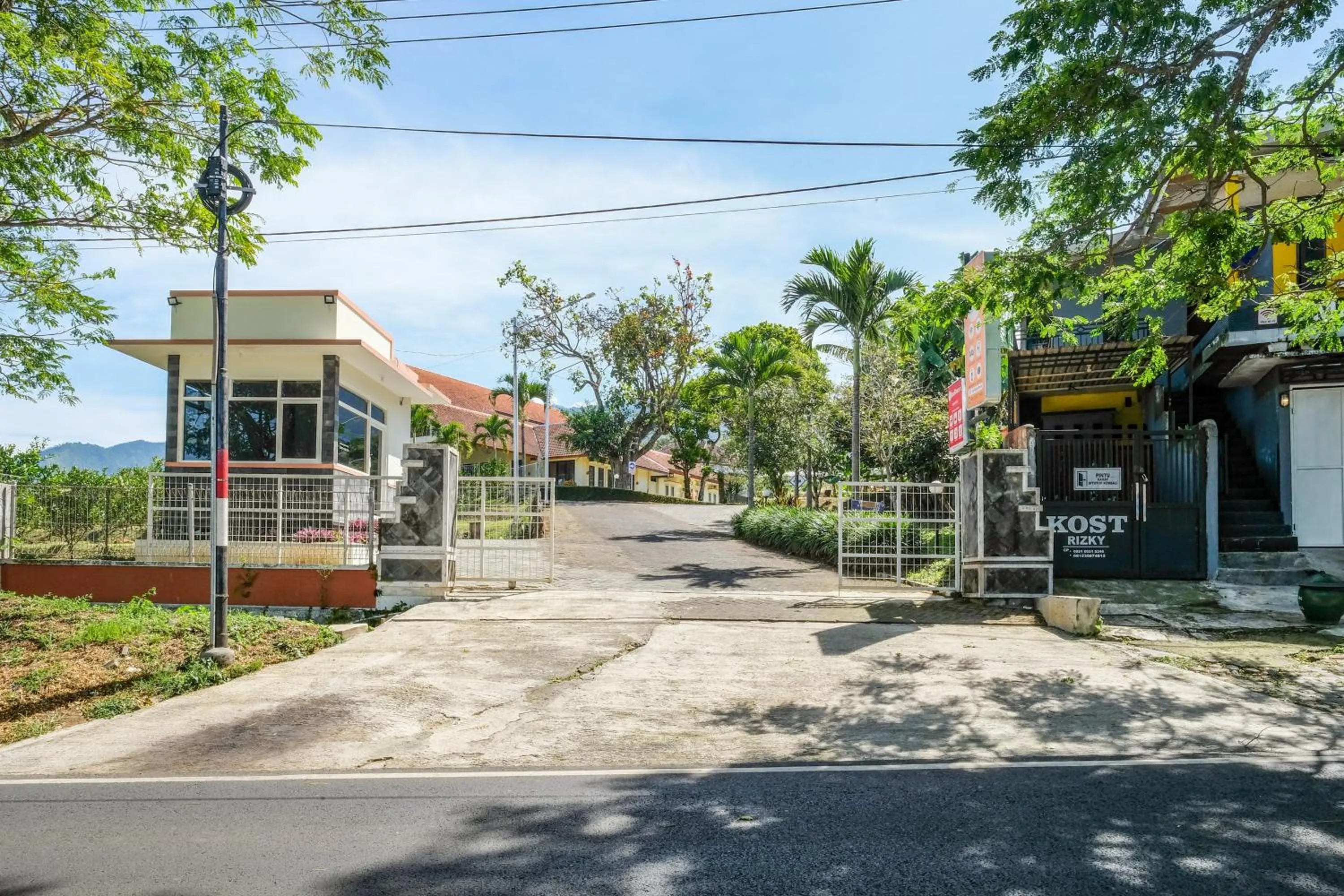 Property building in RedDoorz at Jestro Guest House Batu