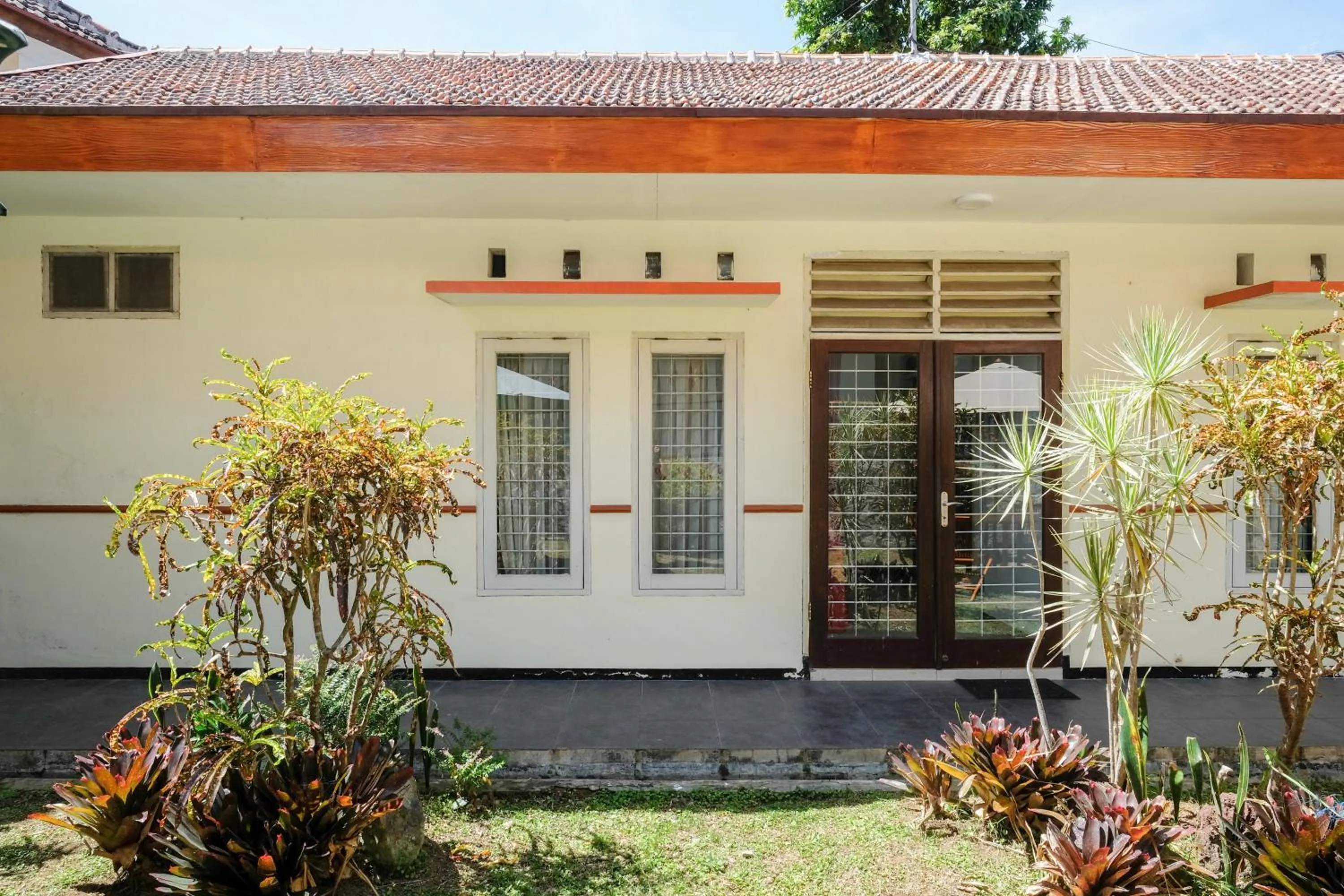 Property building in RedDoorz at Jestro Guest House Batu