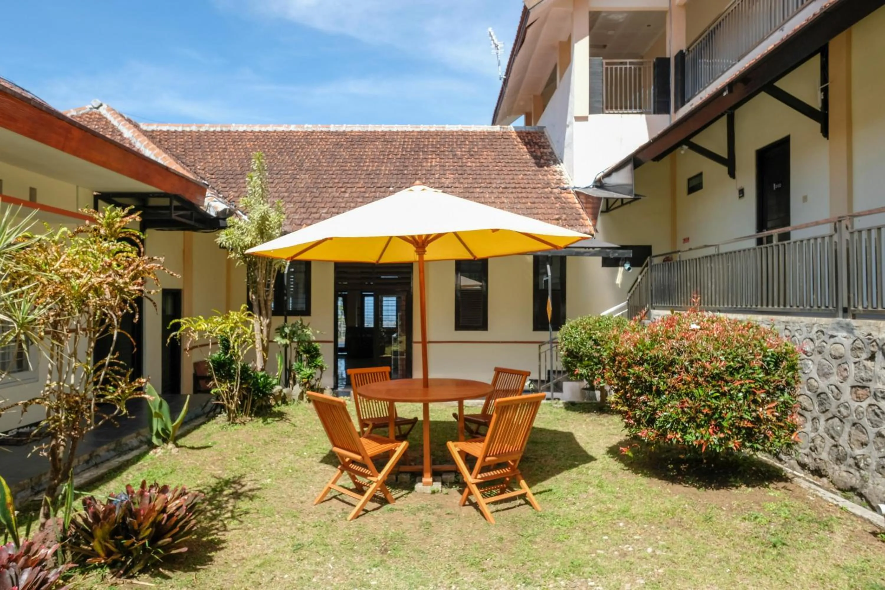 Facade/entrance in RedDoorz at Jestro Guest House Batu