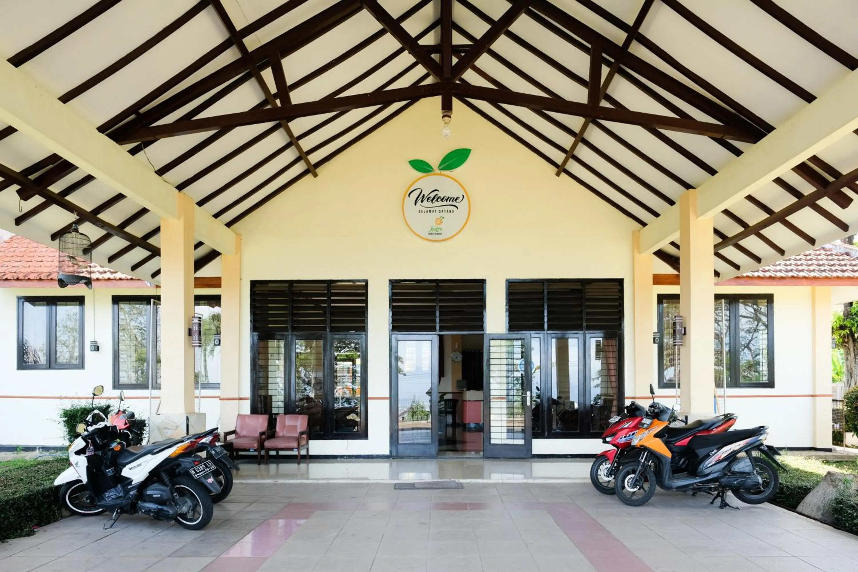 Facade/entrance in RedDoorz at Jestro Guest House Batu