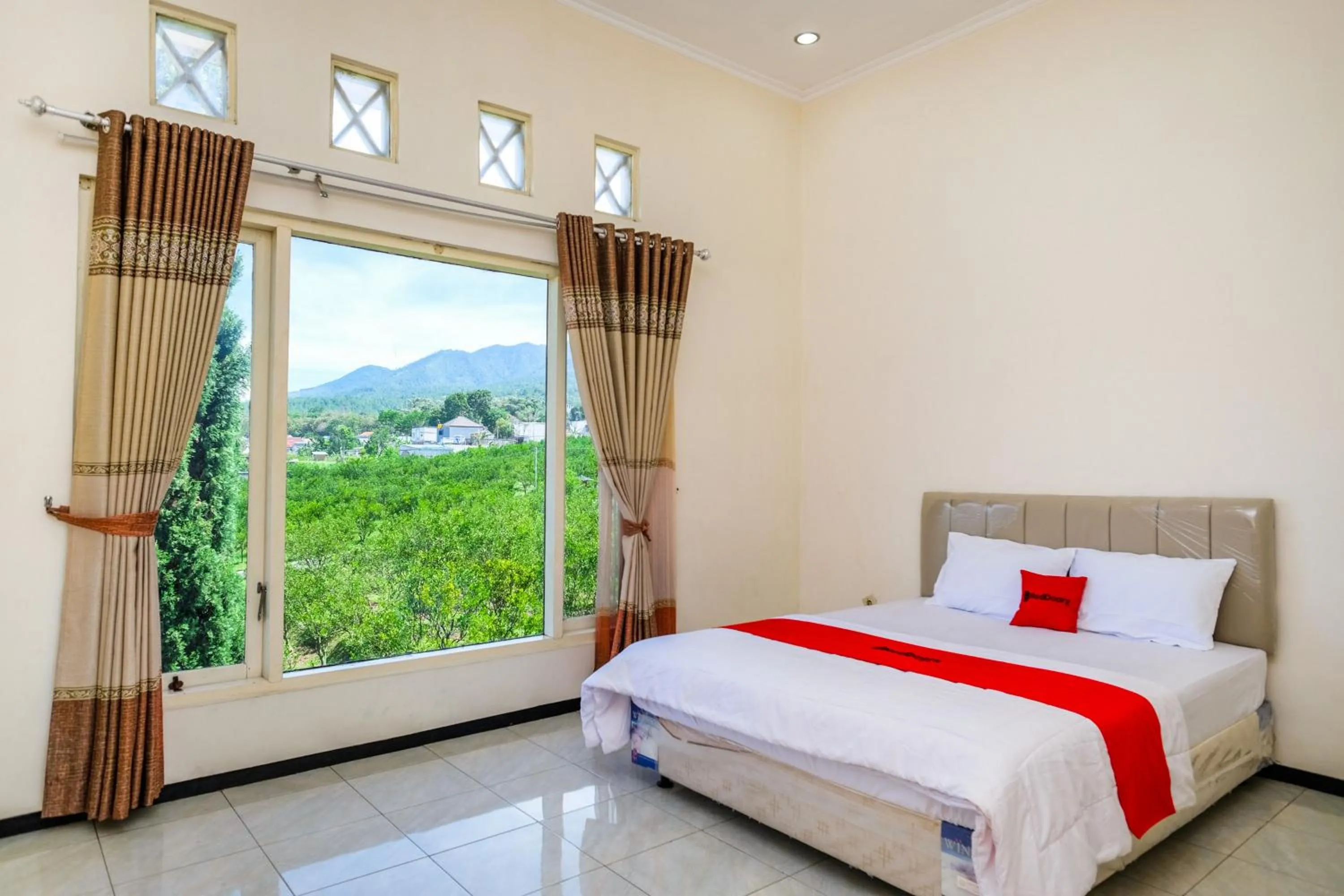 RedDoorz at Jestro Guest House Batu