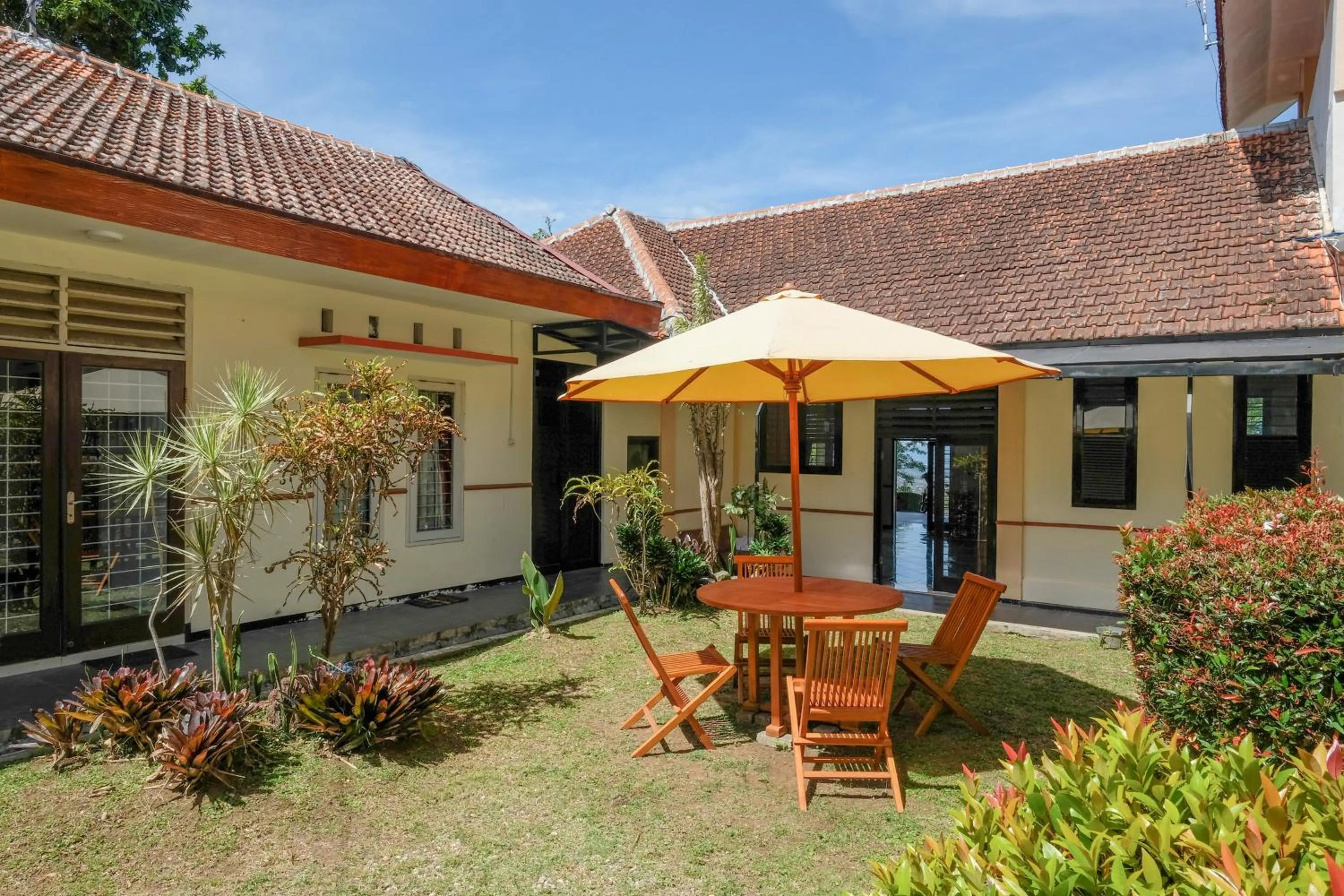 Property building in RedDoorz at Jestro Guest House Batu