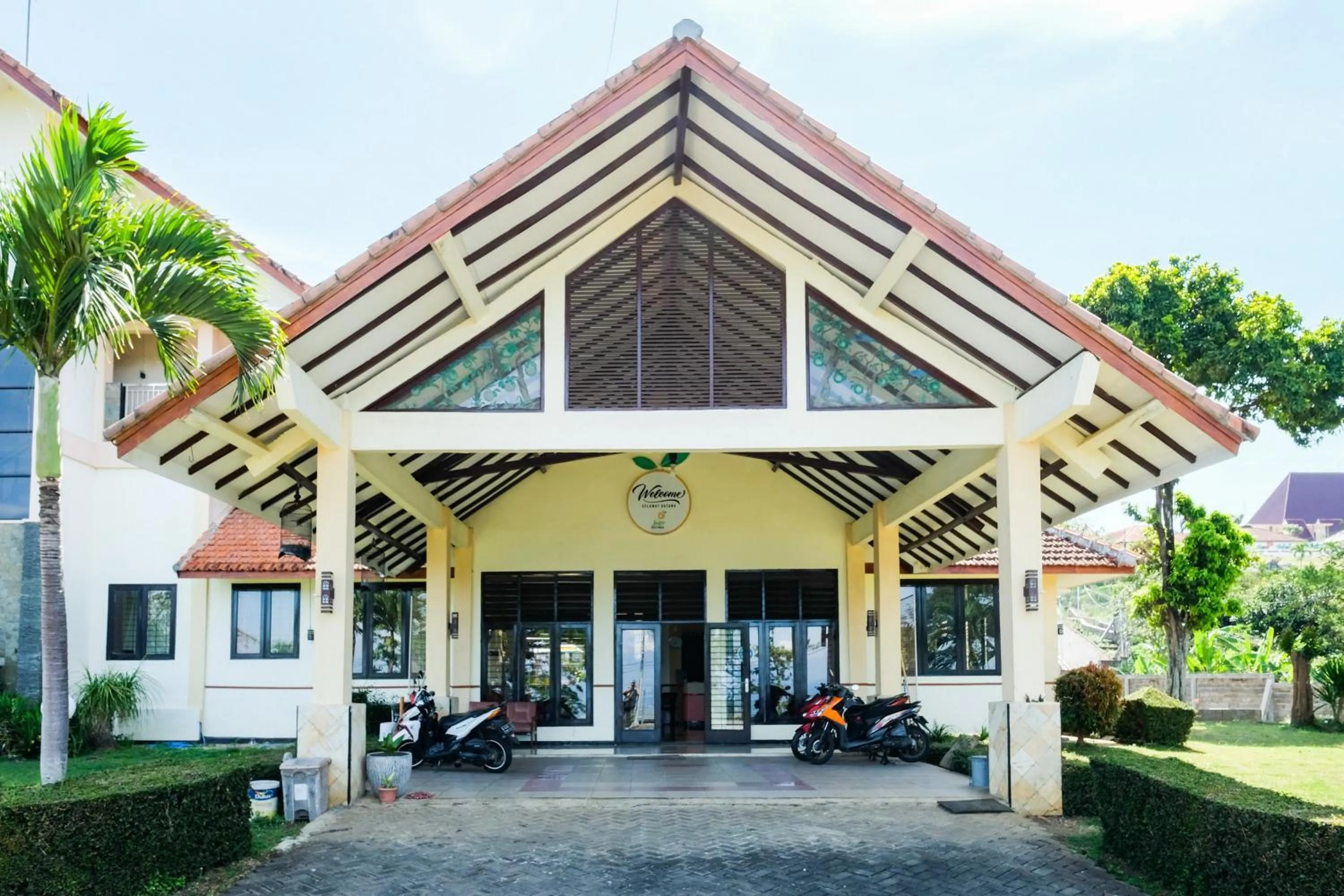 Facade/entrance in RedDoorz at Jestro Guest House Batu