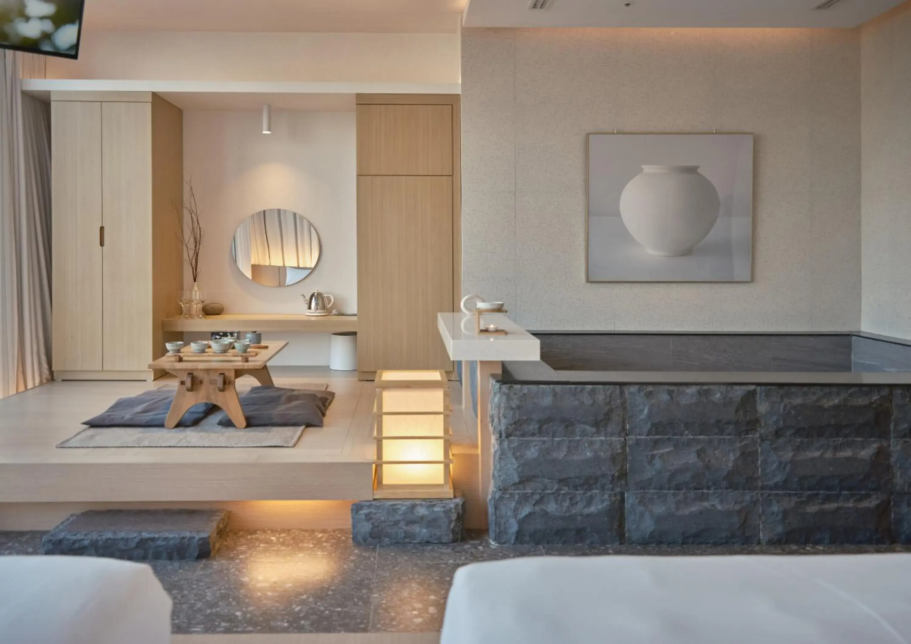 Photo of the whole room, Bed in UH Suite The Seoul Photo of the whole room, Bed in UH Suite The Seoul