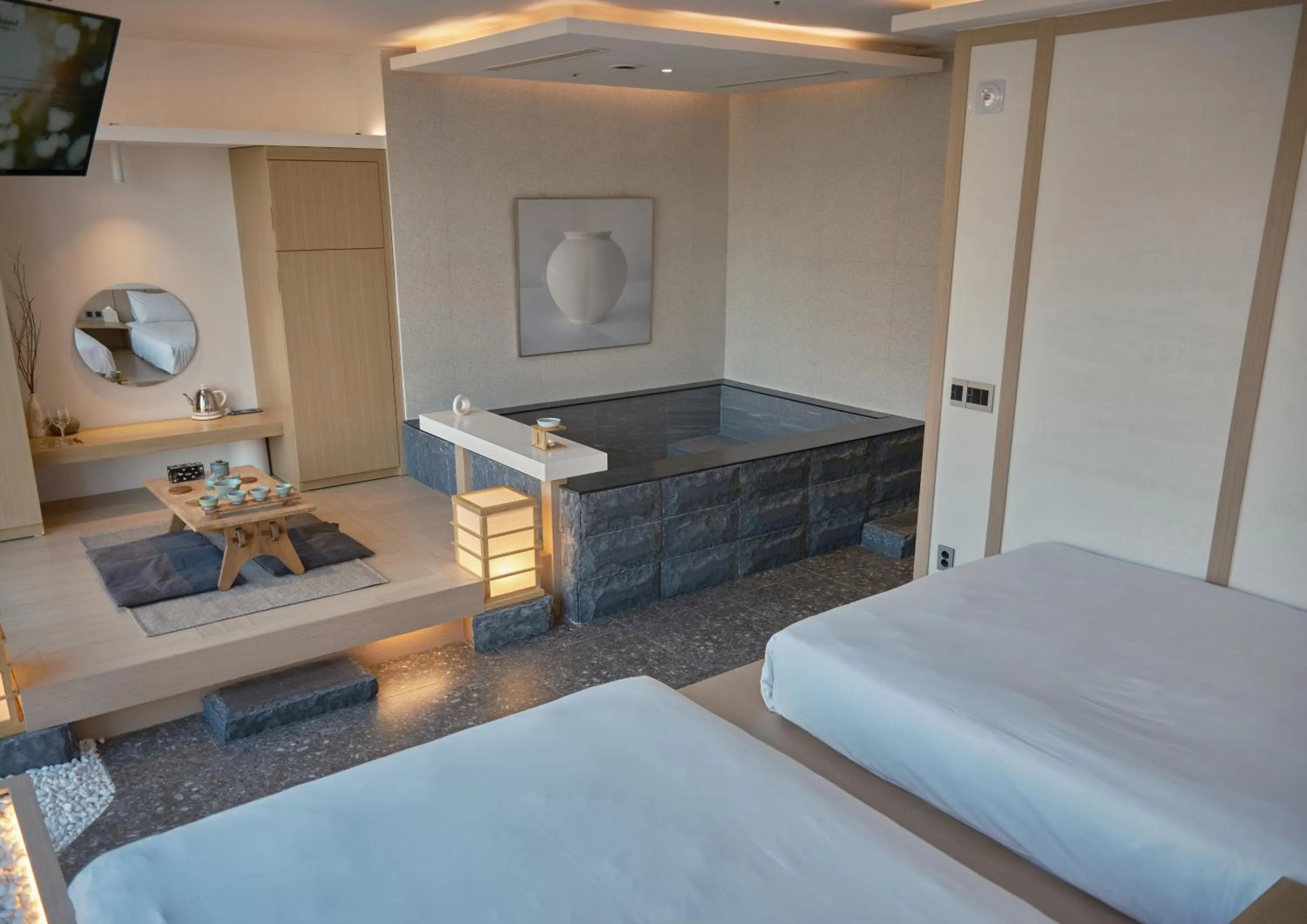 Bed in UH Suite The Seoul