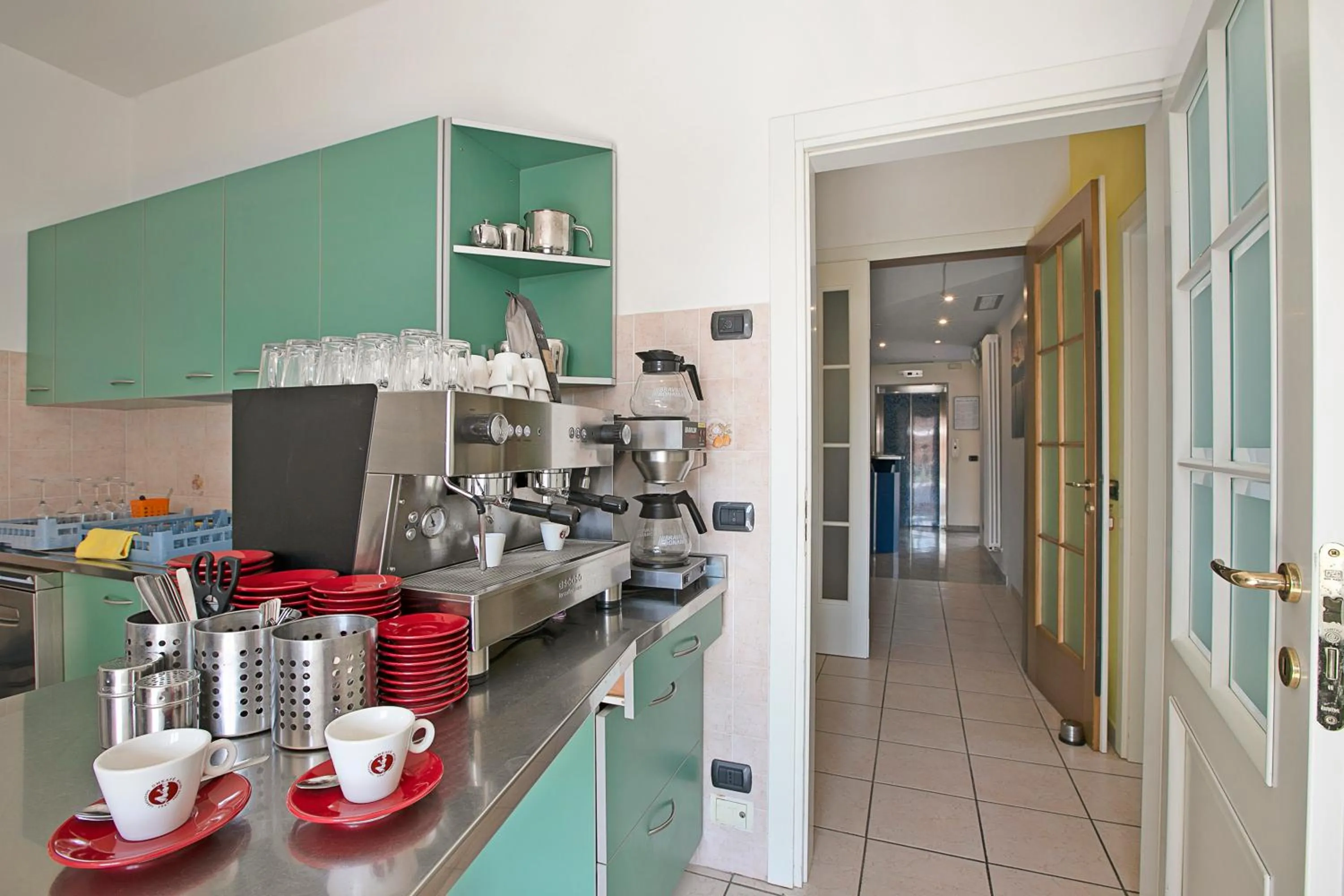 Coffee/tea facilities in Bike & Wind Hotel Villa Maria