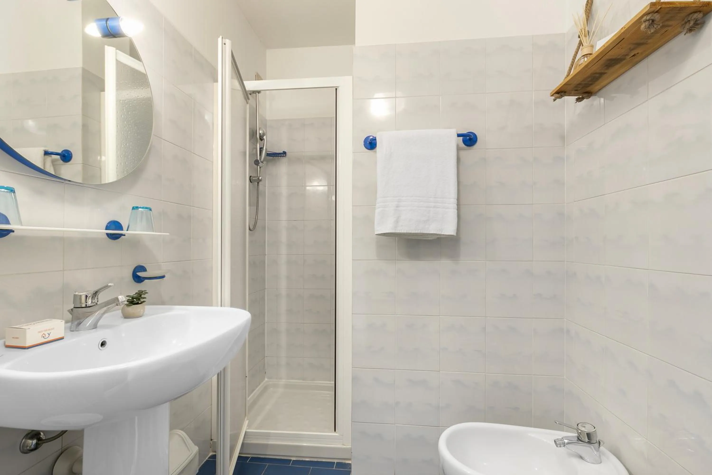 Shower in Bike & Wind Hotel Villa Maria
