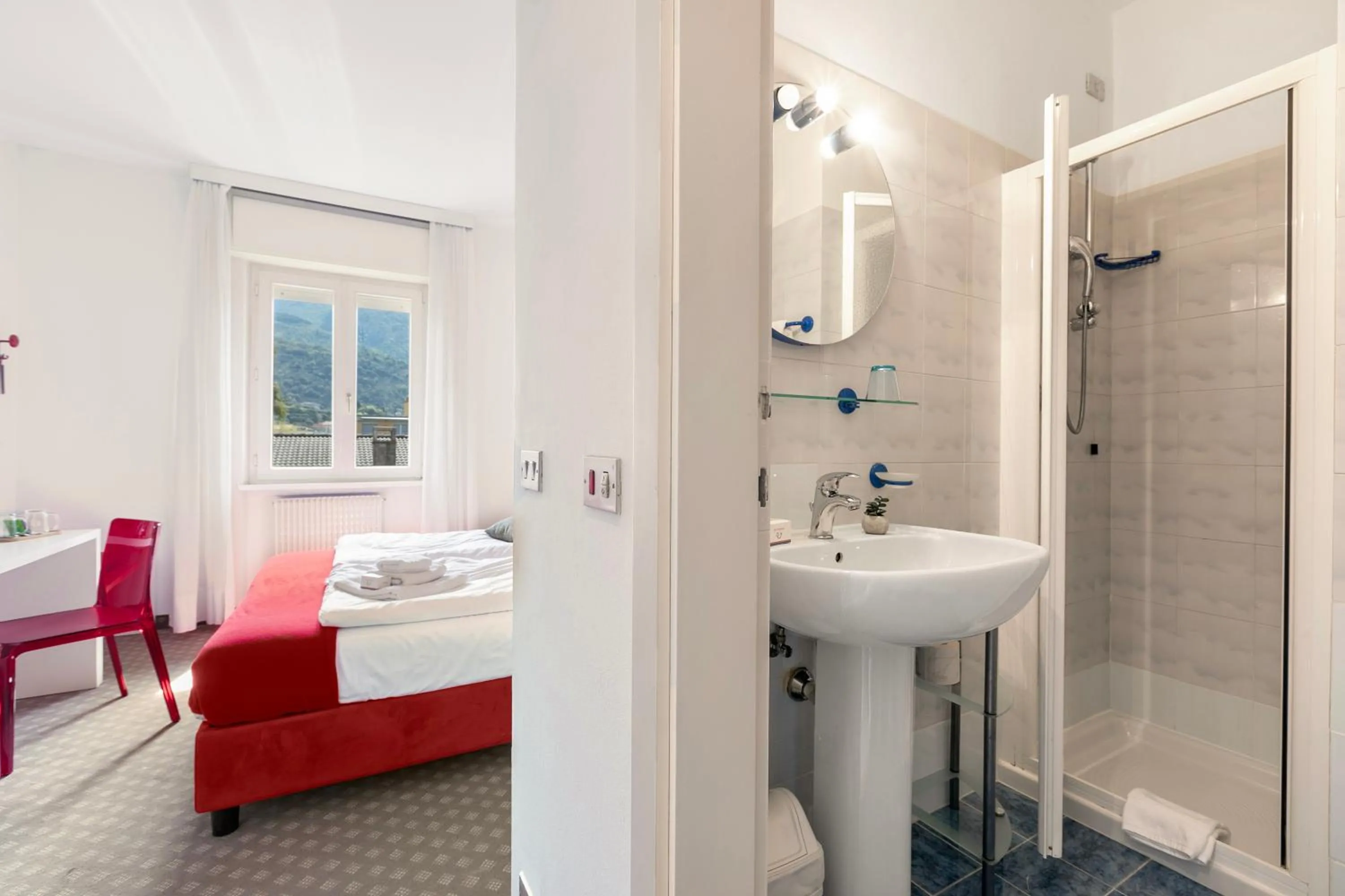 Bathroom, Bed in Bike & Wind Hotel Villa Maria