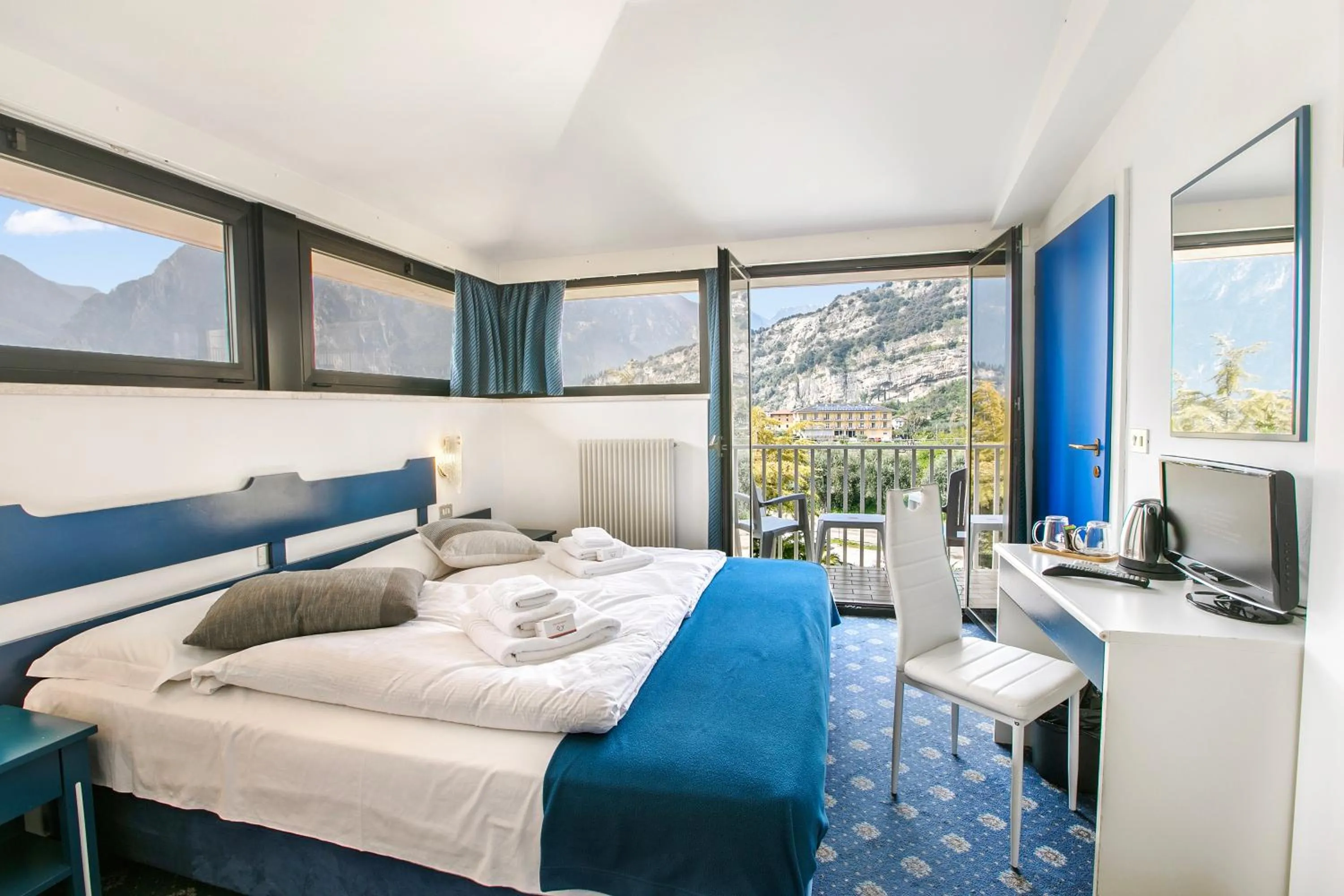Balcony/Terrace, Bed in Bike & Wind Hotel Villa Maria