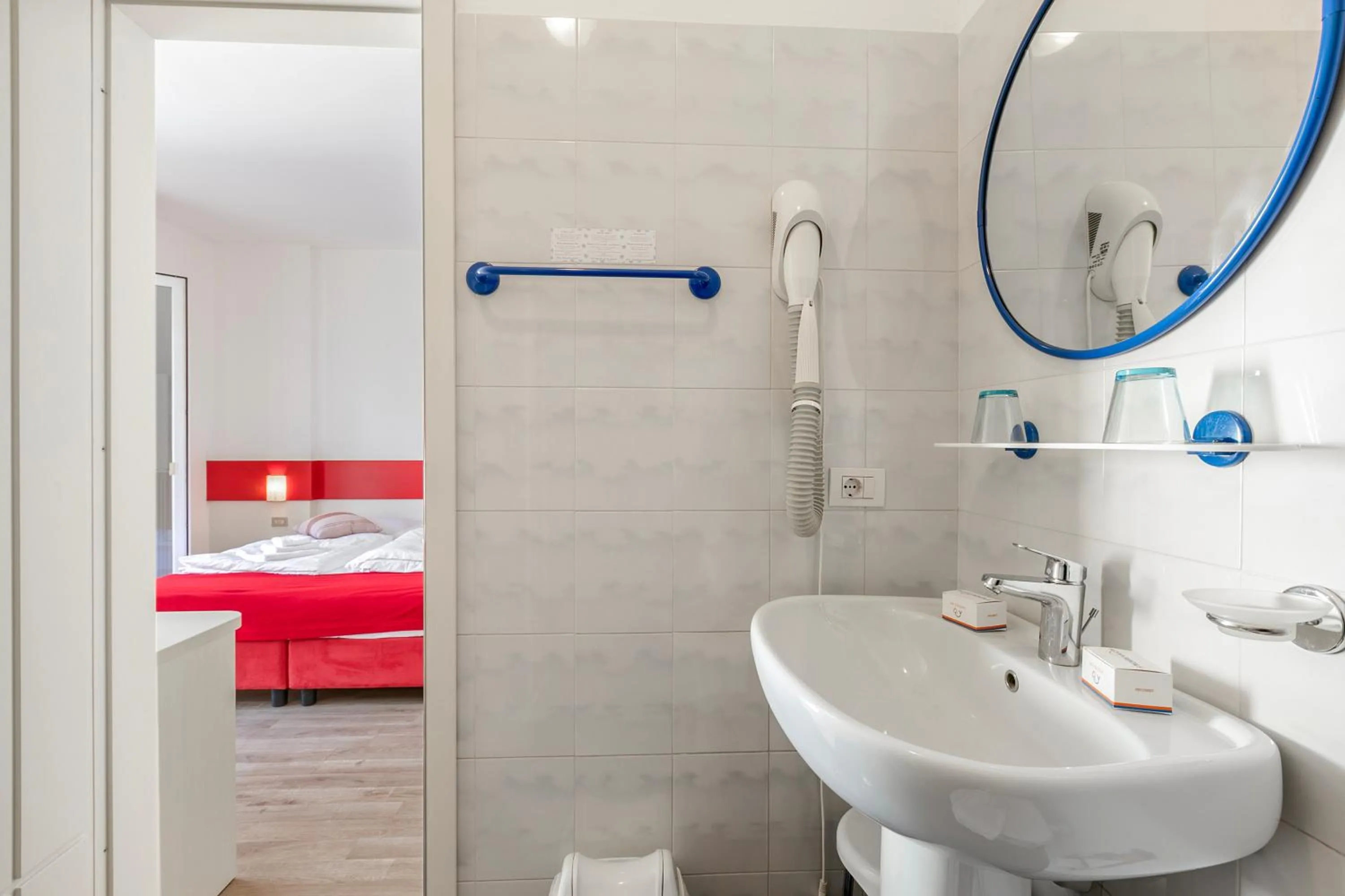 Bathroom, Bed in Bike & Wind Hotel Villa Maria