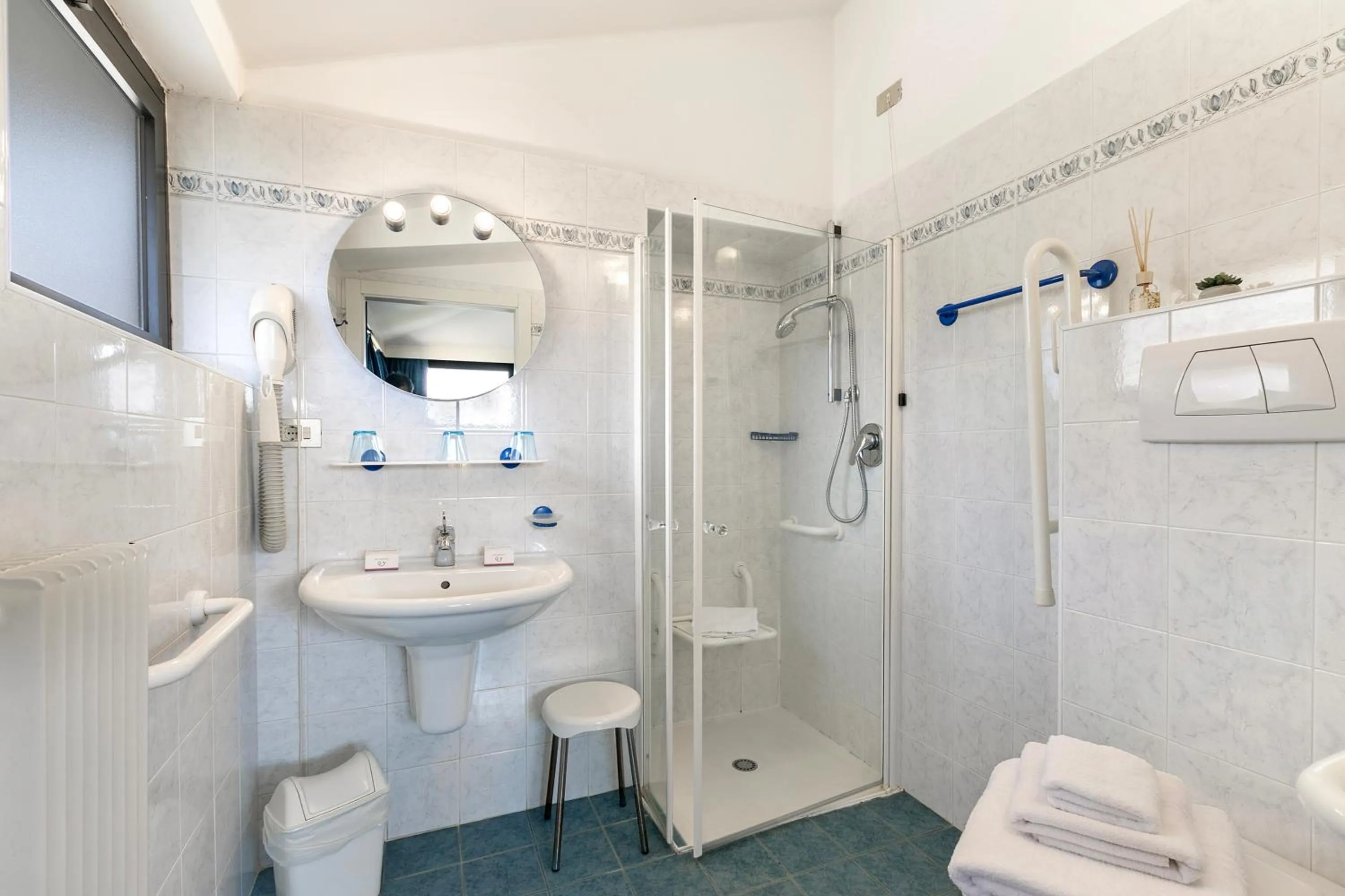 Shower in Bike & Wind Hotel Villa Maria