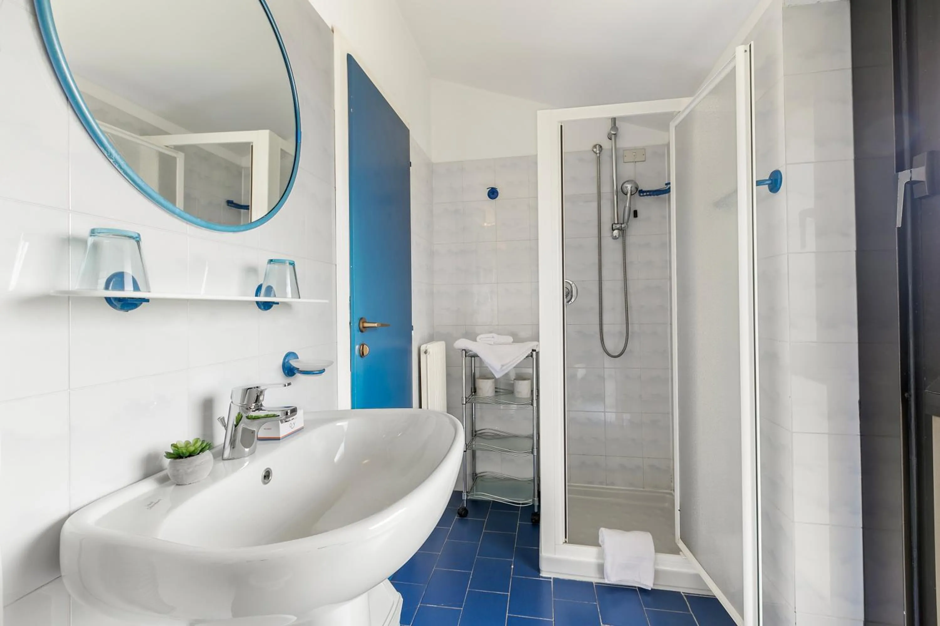 Shower in Bike & Wind Hotel Villa Maria