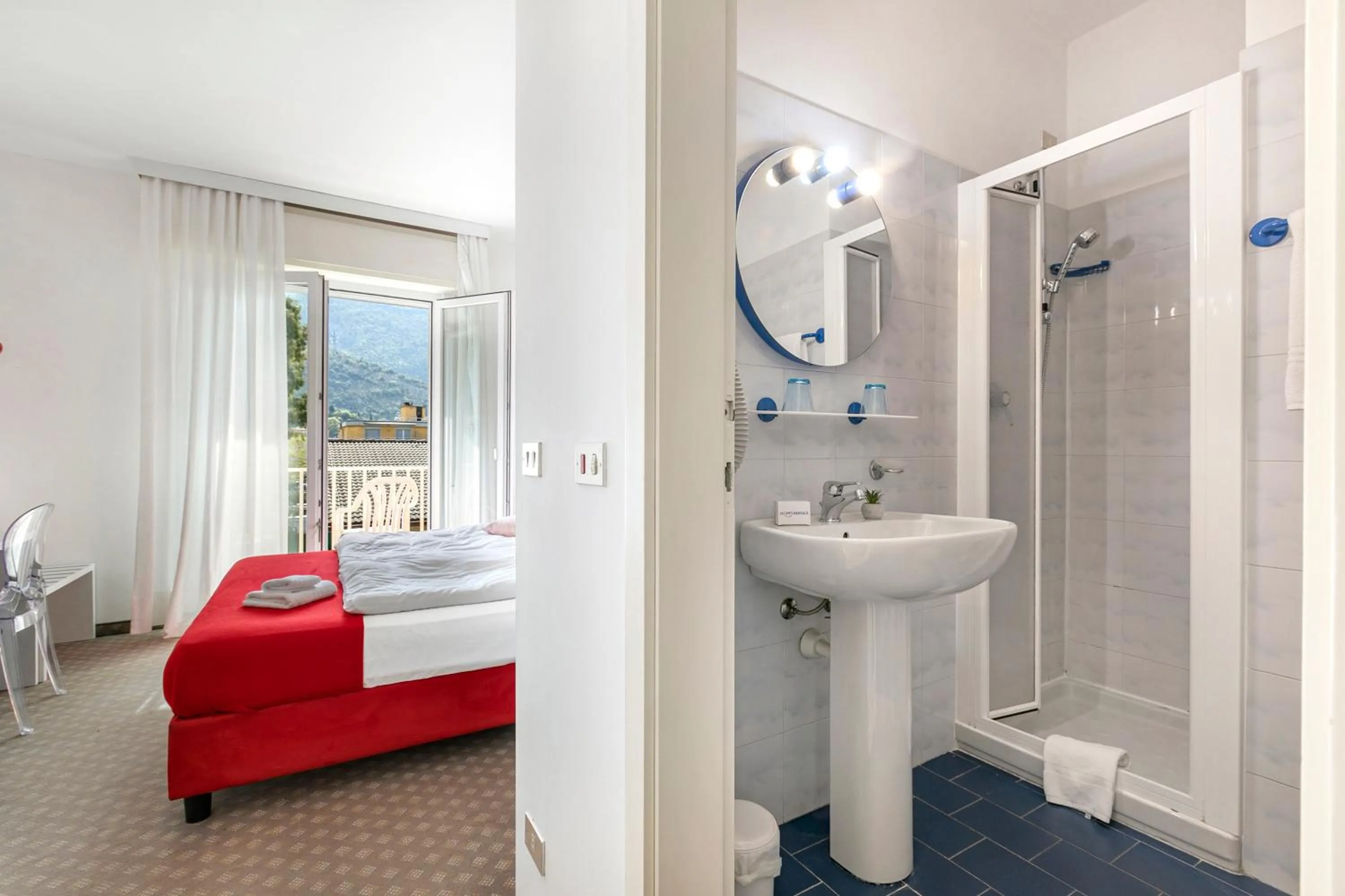 Bathroom, Bed in Bike & Wind Hotel Villa Maria